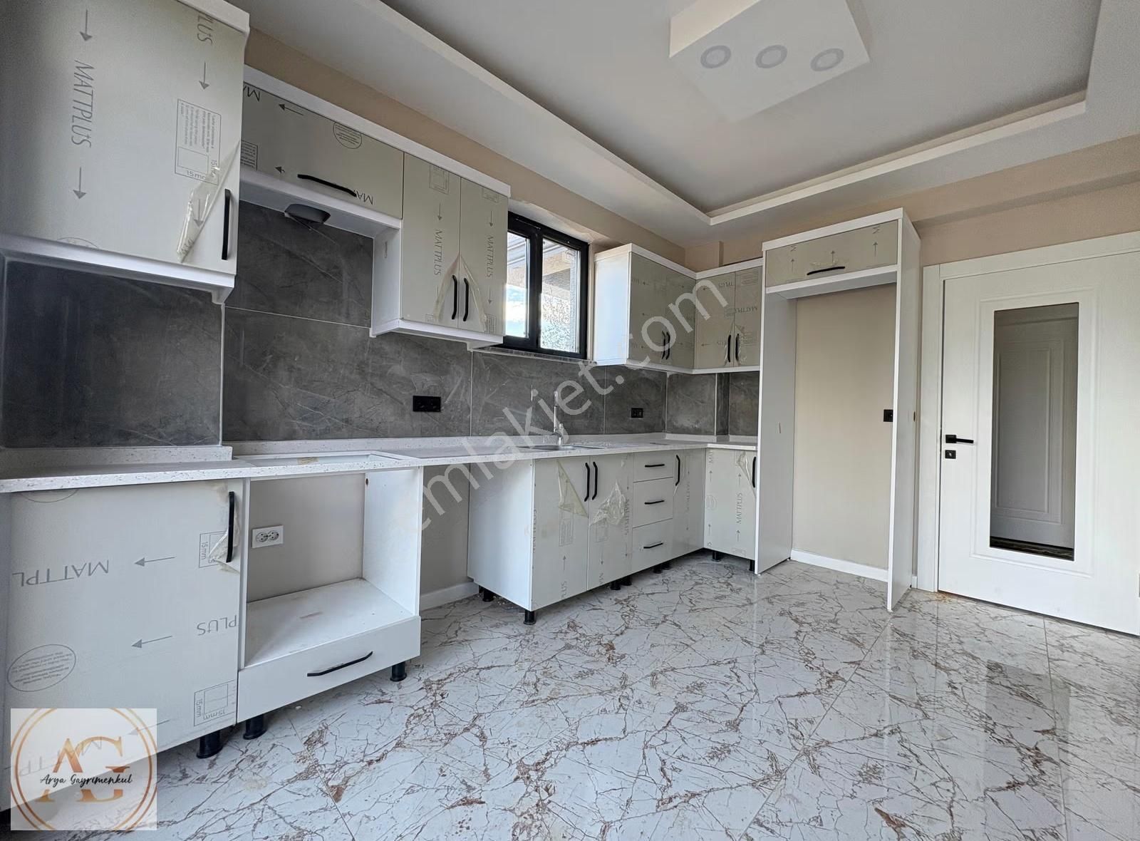 Arya'dan Geniş Büyük Bahçeli Havuzlu 3+1 Müstakil Villa - Görsel 18