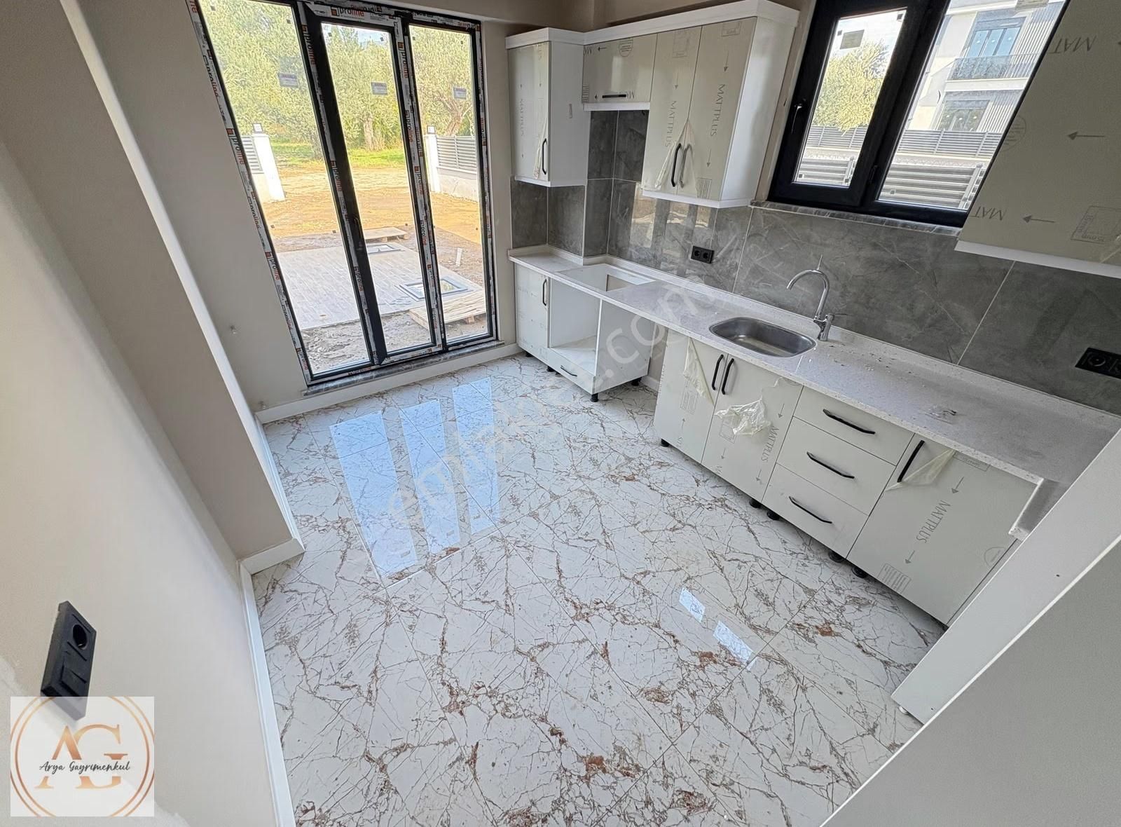 Arya'dan Geniş Büyük Bahçeli Havuzlu 3+1 Müstakil Villa - Görsel 29