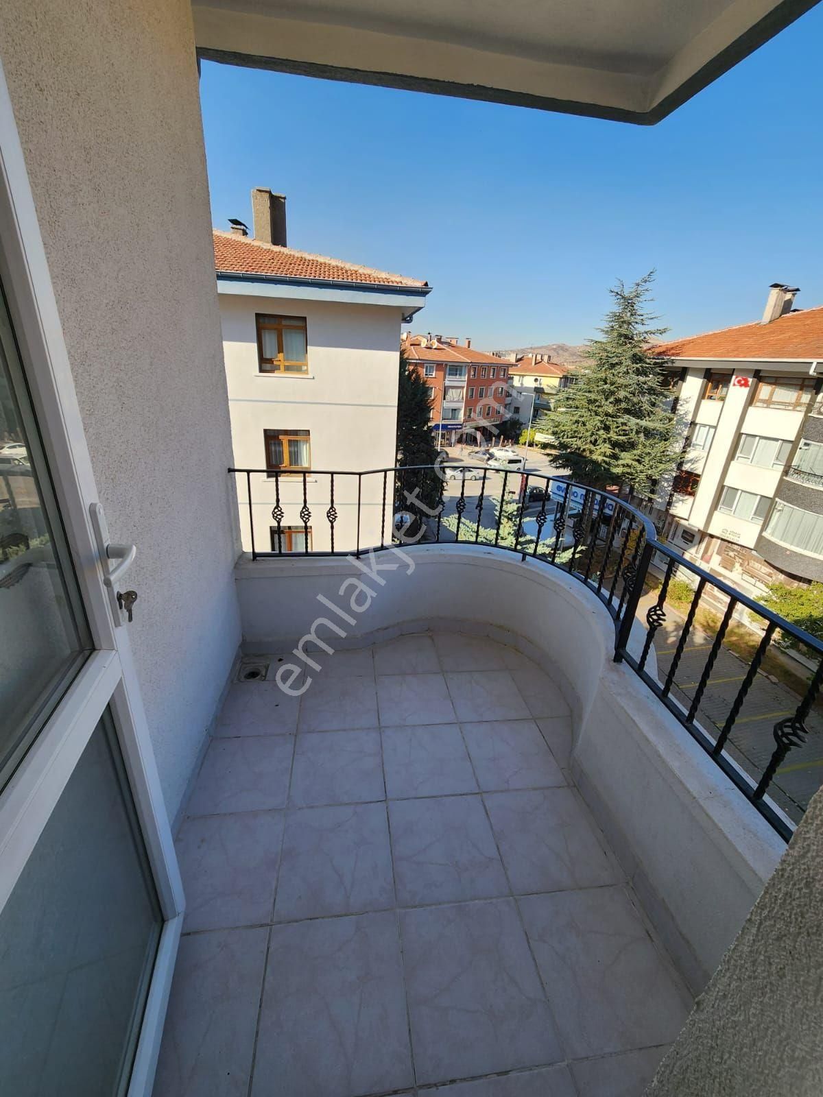 Gül Emlaktan Karapürçekte Merkez Konumda 3.kat 3+1 Daire - Görsel 4