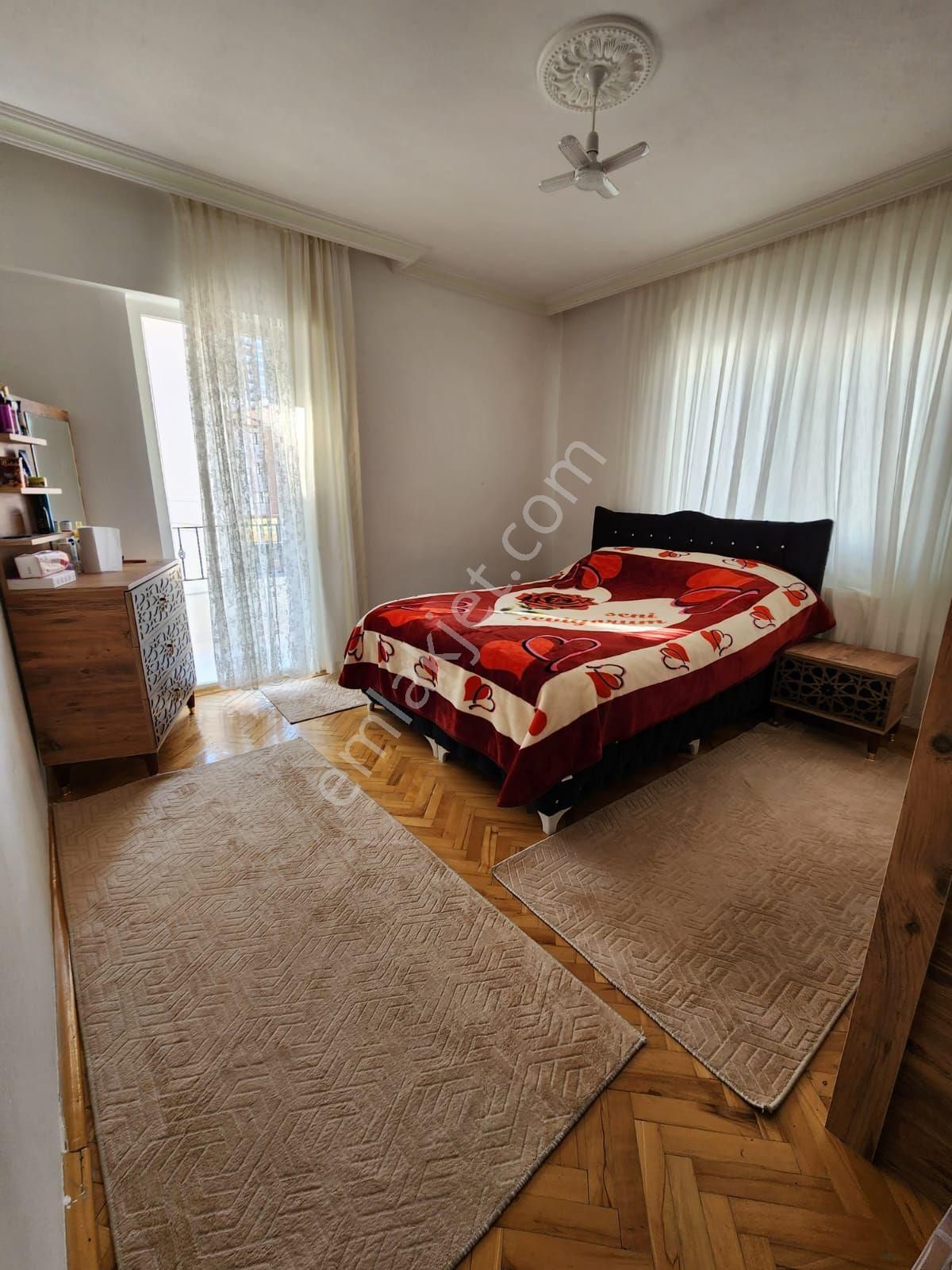 Gül Emlaktan Karapürçekte Merkez Konumda 3.kat 3+1 Daire - Görsel 16