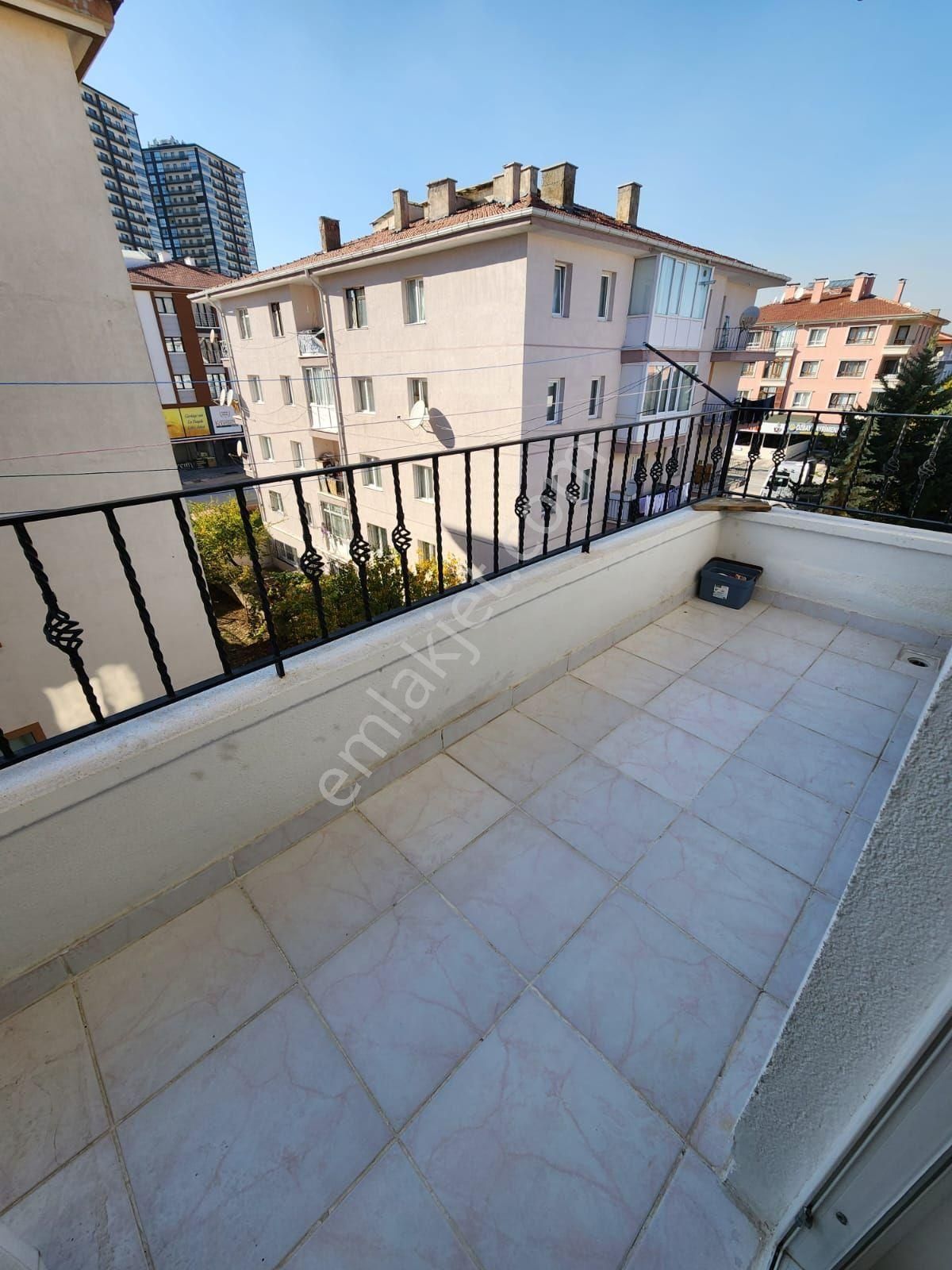 Gül Emlaktan Karapürçekte Merkez Konumda 3.kat 3+1 Daire - Görsel 18