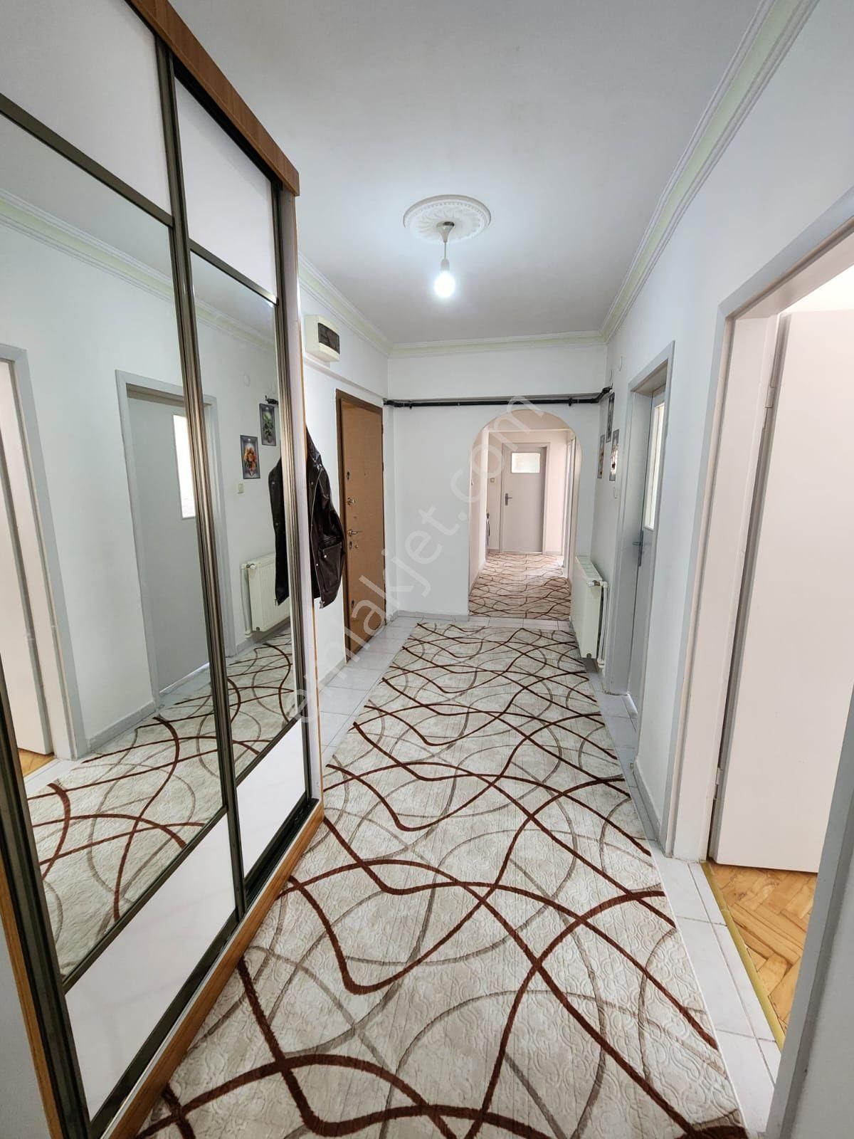 Gül Emlaktan Karapürçekte Merkez Konumda 3.kat 3+1 Daire - Görsel 28