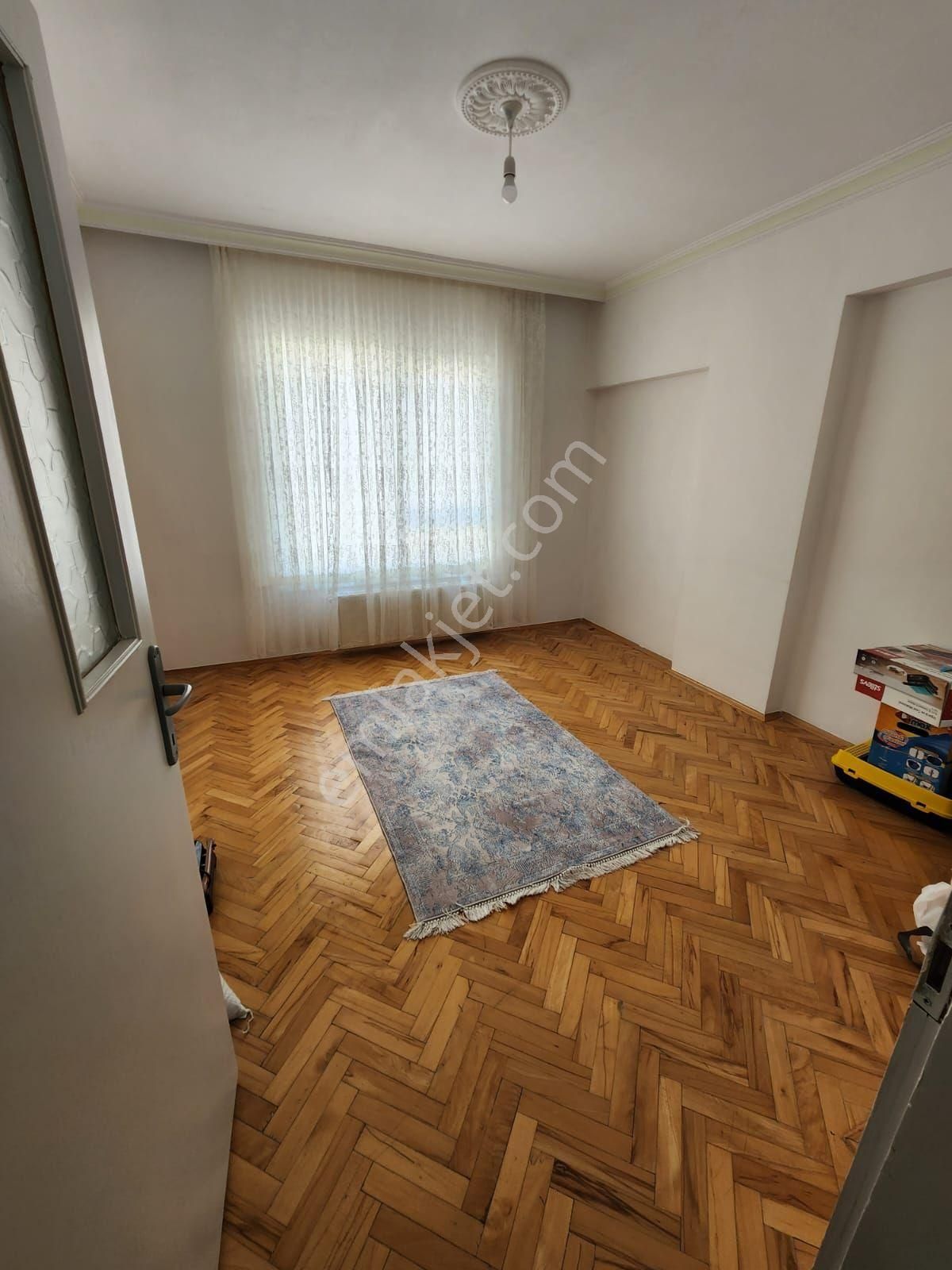 Gül Emlaktan Karapürçekte Merkez Konumda 3.kat 3+1 Daire - Görsel 26