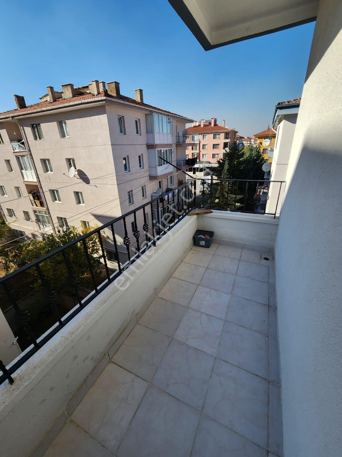 Gül Emlaktan Karapürçekte Merkez Konumda 3.kat 3+1 Daire - Görsel 14