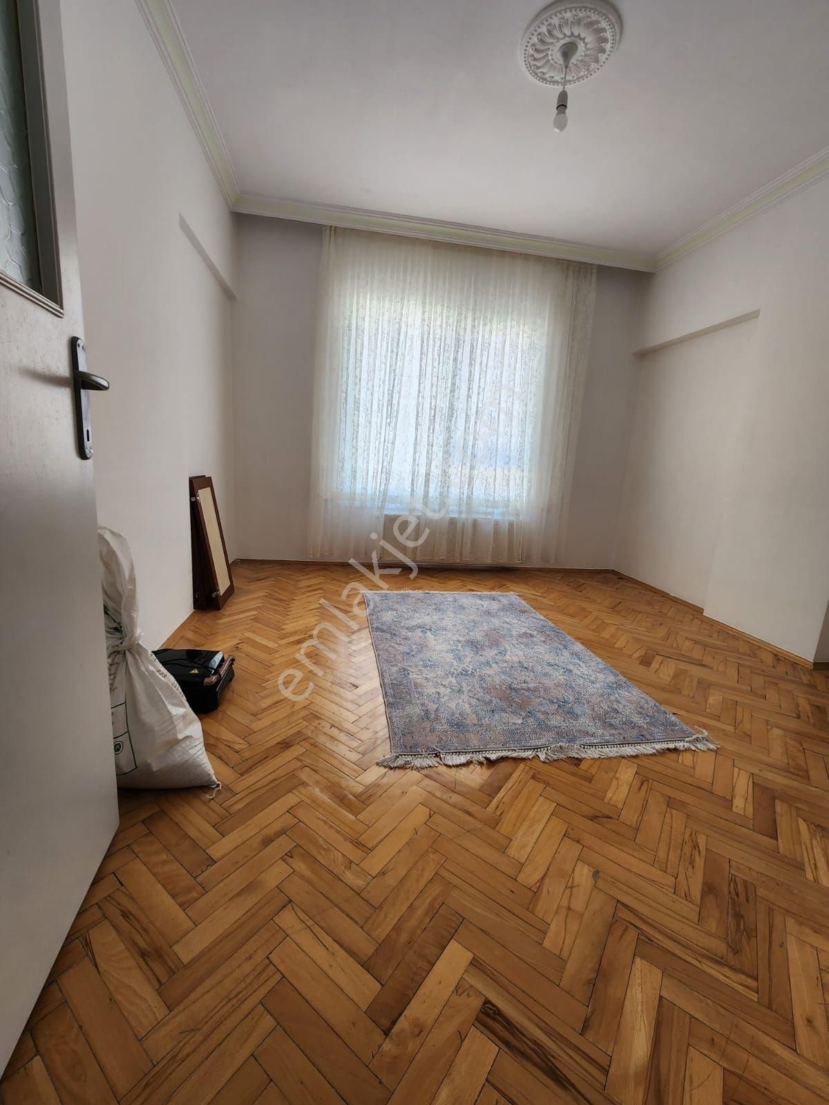 Gül Emlaktan Karapürçekte Merkez Konumda 3.kat 3+1 Daire - Görsel 7