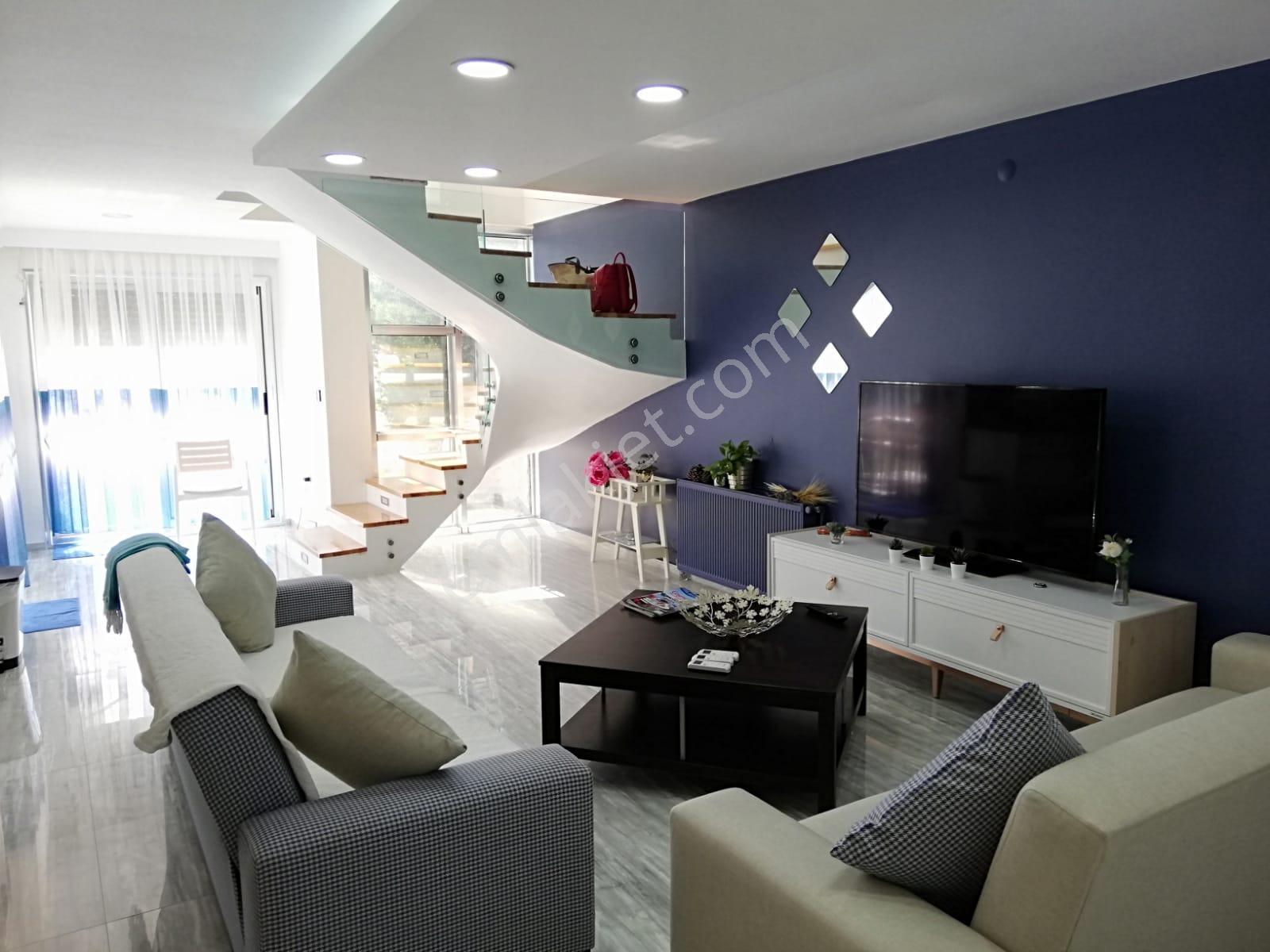 Alaçatı Çamlıkyol'da Sezonluk Kiralık Havuzlu Lüks Villa - Görsel 3