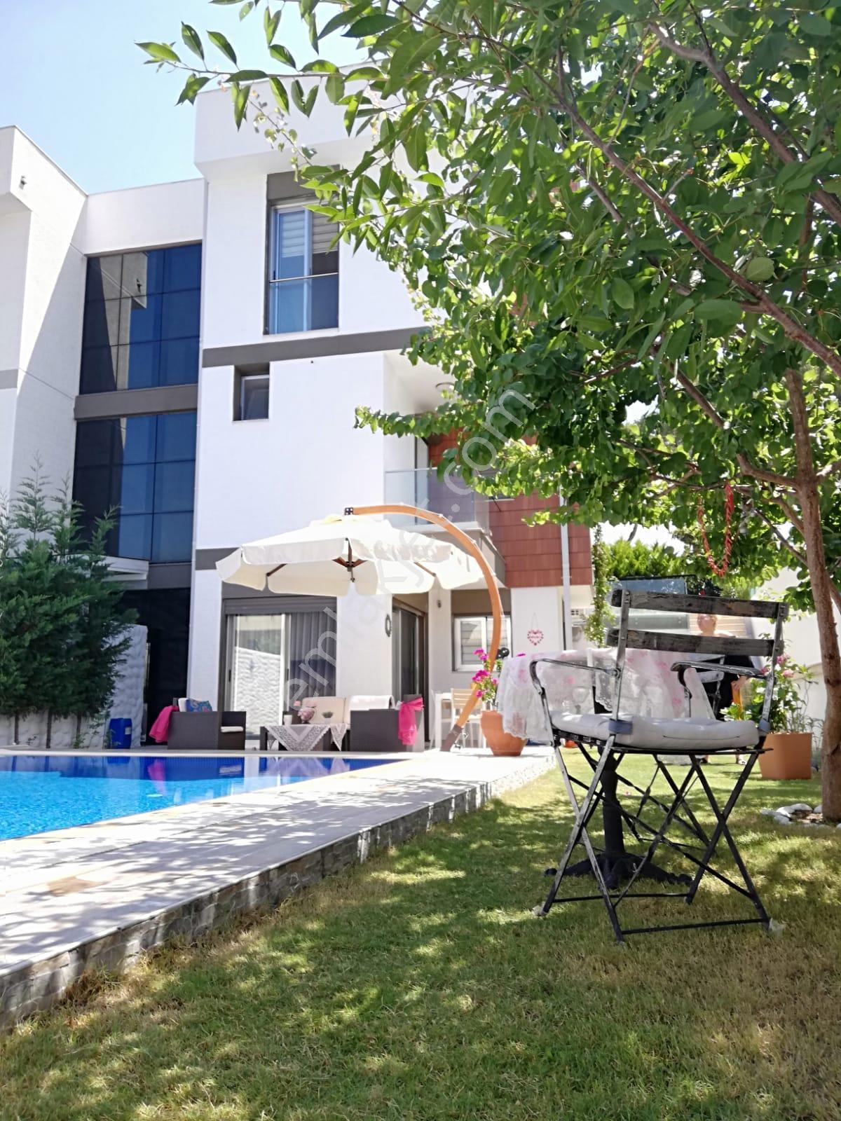 Alaçatı Çamlıkyol'da Sezonluk Kiralık Havuzlu Lüks Villa - Görsel 13