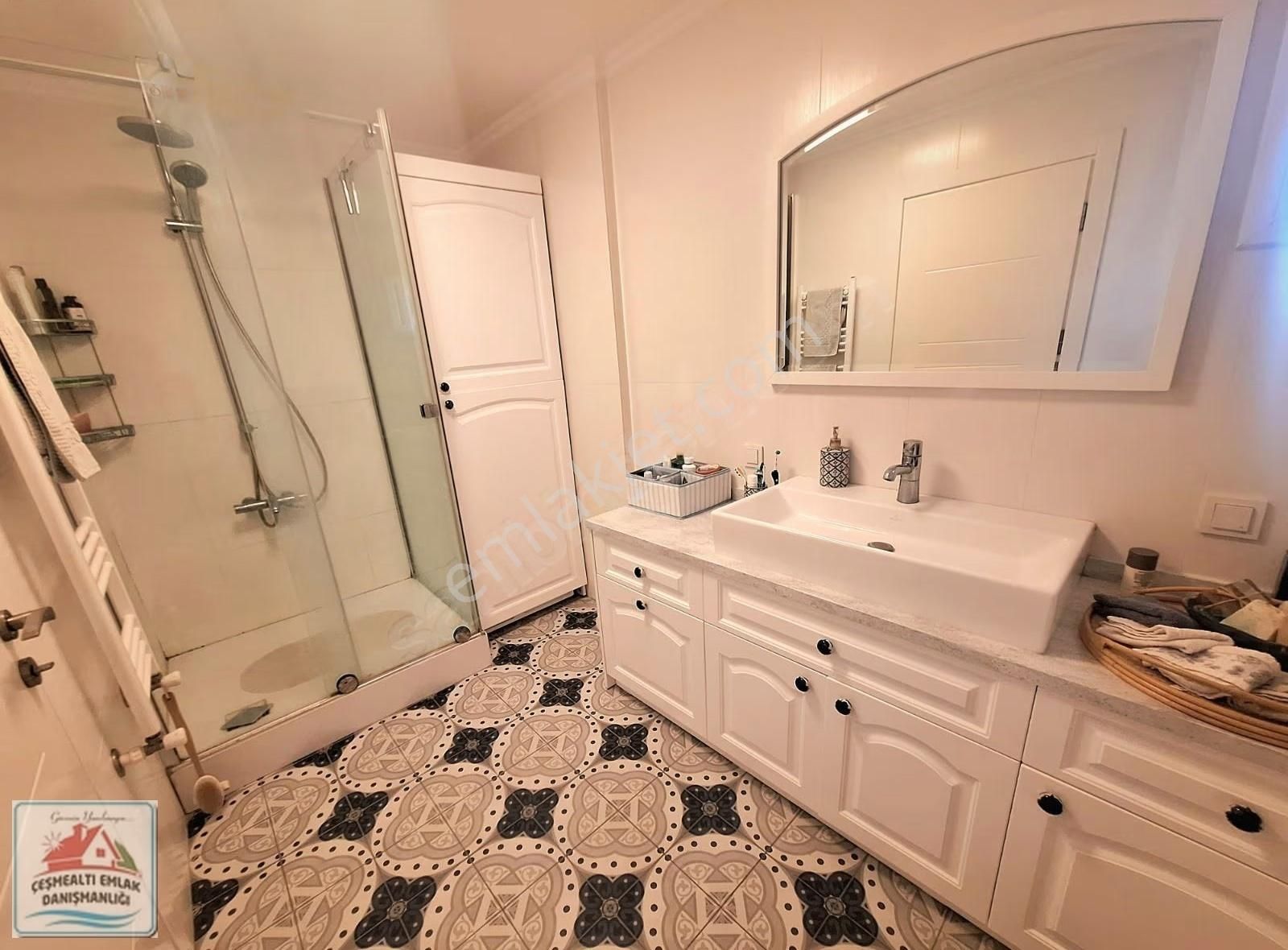 Urla Guvendik Lüks Donanımlı, Denize 50 M, Manzaralı Genis Villa - Görsel 28