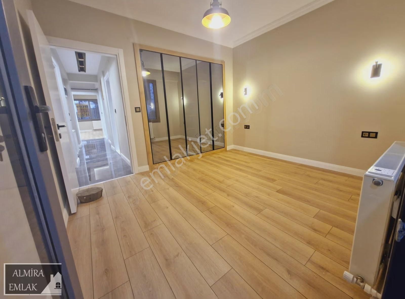 İnönü Cadde Bir Ara Sokağında 3+1 120m2 Lüks Dekorlu Ve Bahçeli - Görsel 3