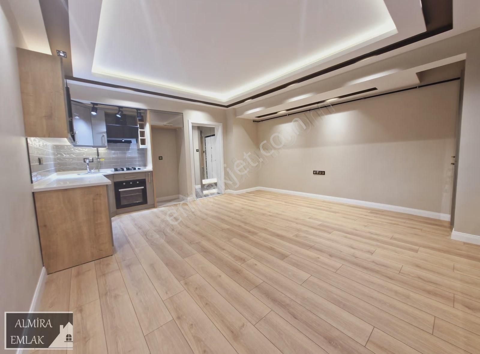 İnönü Cadde Bir Ara Sokağında 3+1 120m2 Lüks Dekorlu Ve Bahçeli - Görsel 4