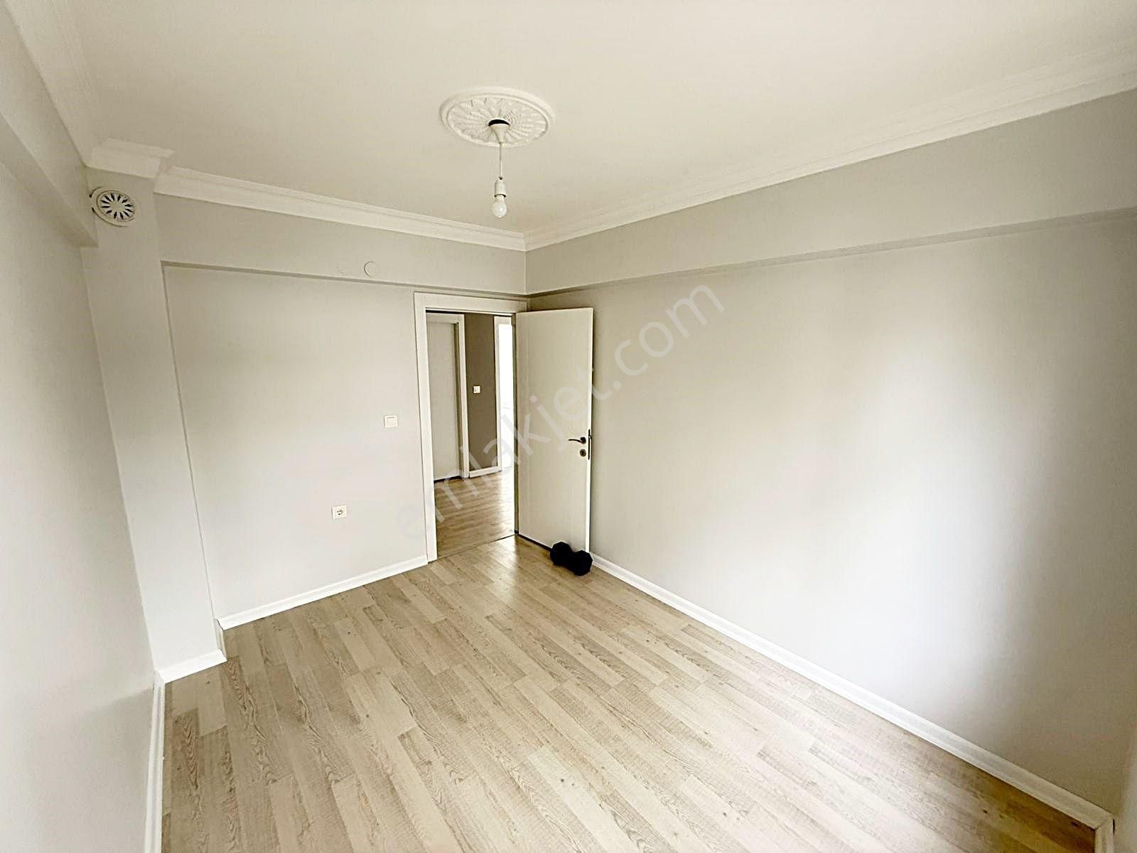 Avcılar'da Ara Katta Site İçerisinde Geniş M2 4+1 Emsalsiz Daire - Görsel 22