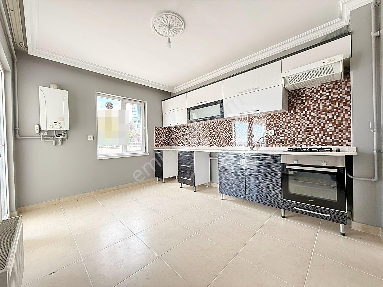 Avcılar'da Ara Katta Site İçerisinde Geniş M2 4+1 Emsalsiz Daire - Görsel 2