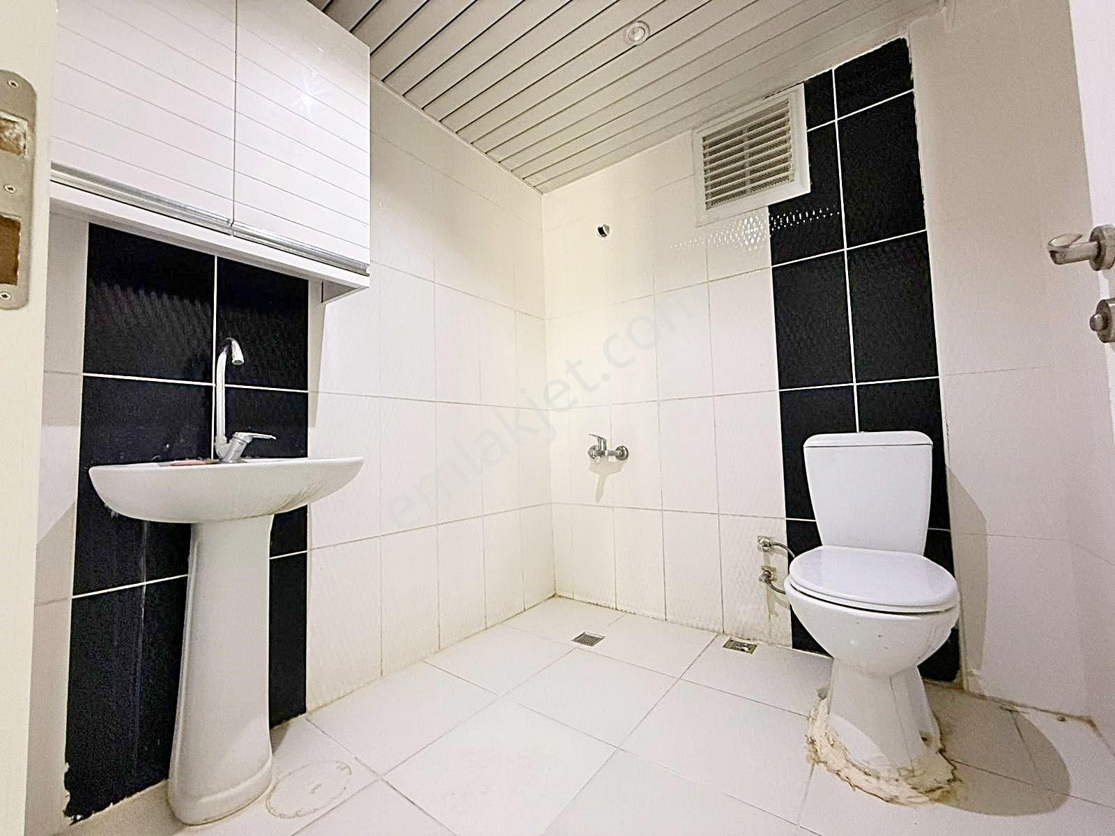 Avcılar'da Ara Katta Site İçerisinde Geniş M2 4+1 Emsalsiz Daire - Görsel 19