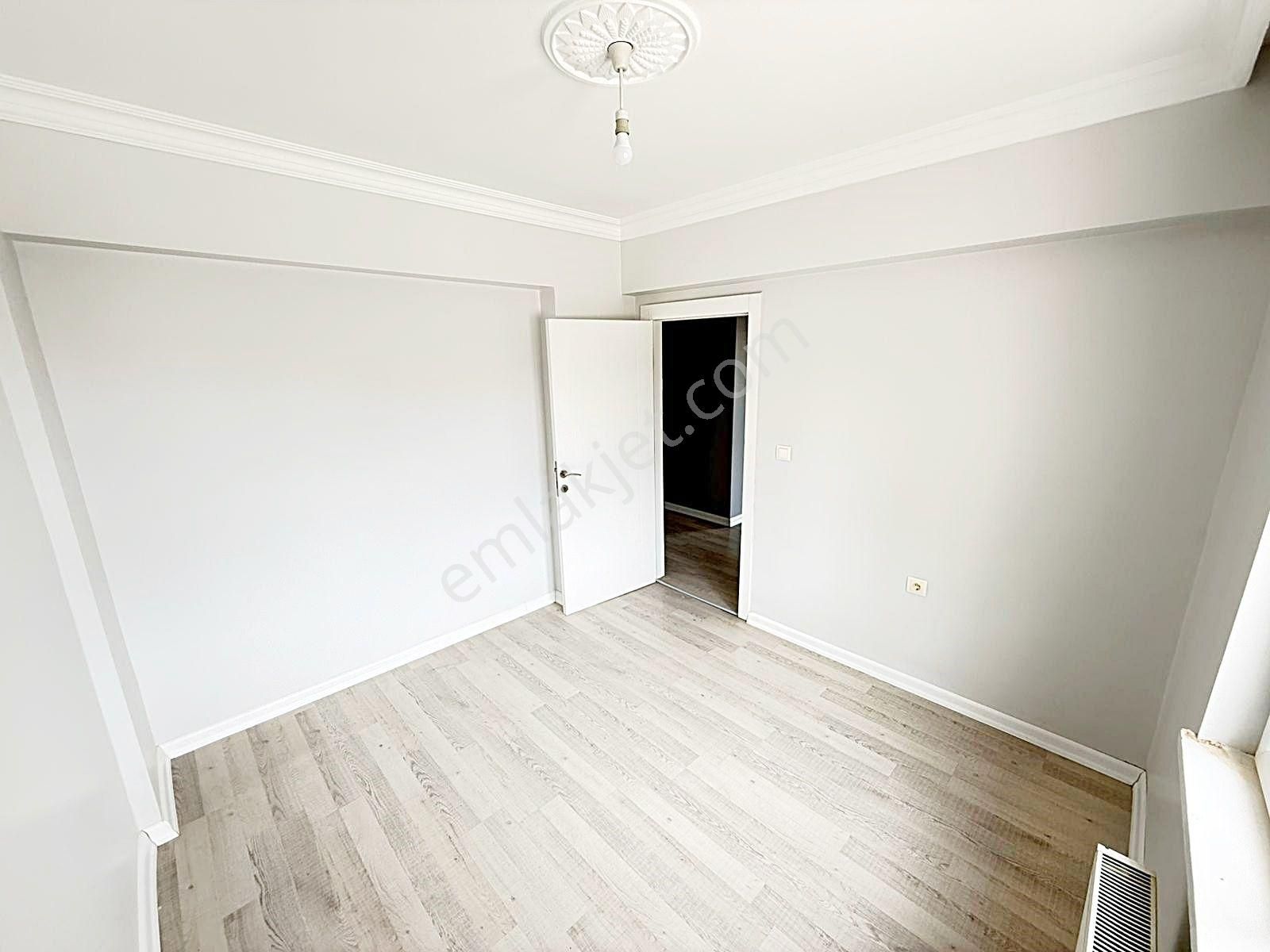 Avcılar'da Ara Katta Site İçerisinde Geniş M2 4+1 Emsalsiz Daire - Görsel 15