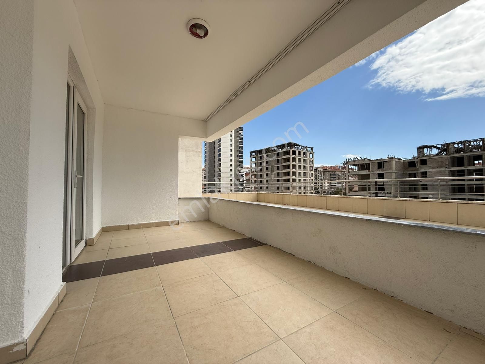 Avcılar'da Ara Katta Site İçerisinde Geniş M2 4+1 Emsalsiz Daire - Görsel 29