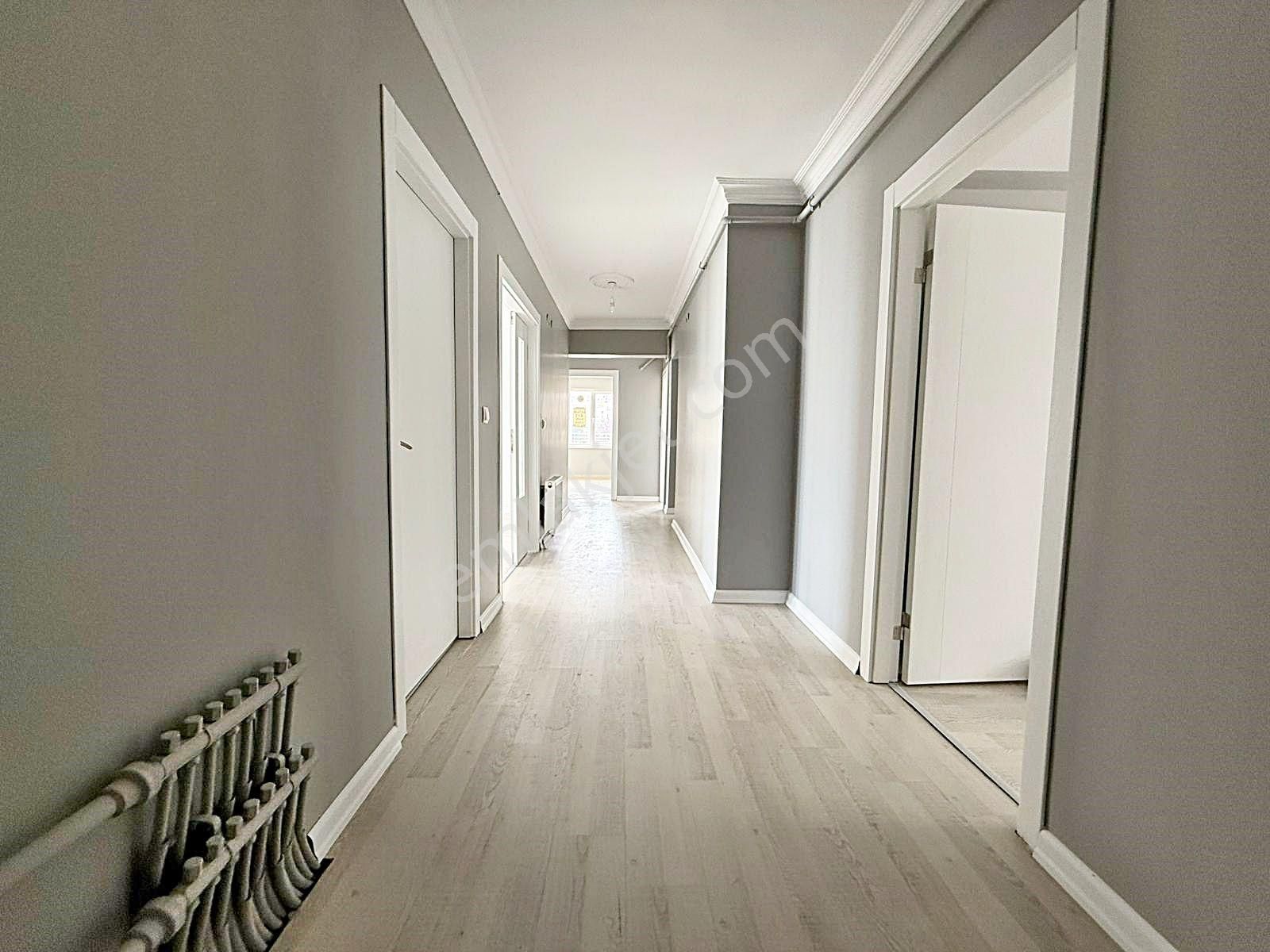 Avcılar'da Ara Katta Site İçerisinde Geniş M2 4+1 Emsalsiz Daire - Görsel 20