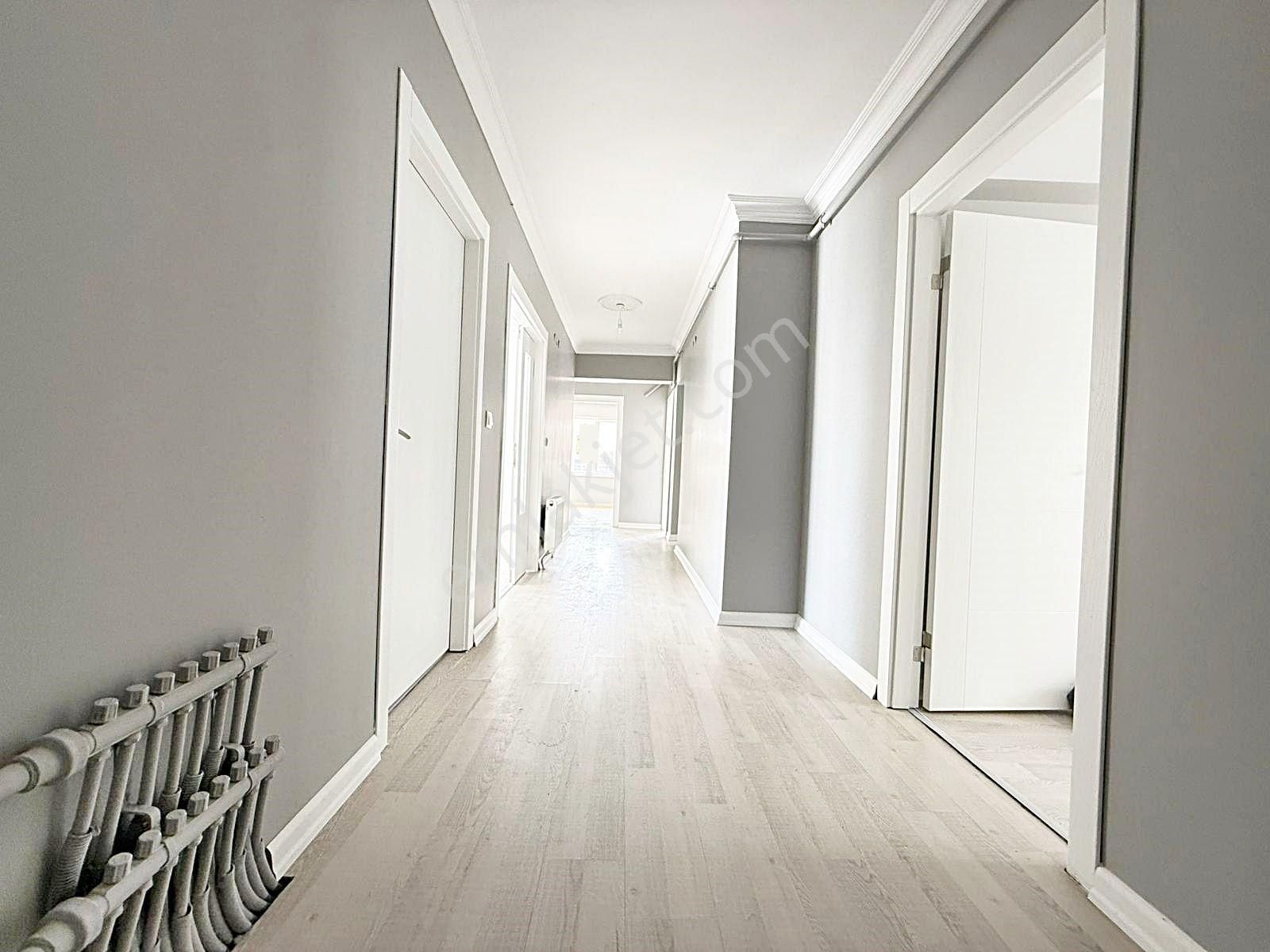 Avcılar'da Ara Katta Site İçerisinde Geniş M2 4+1 Emsalsiz Daire - Görsel 24