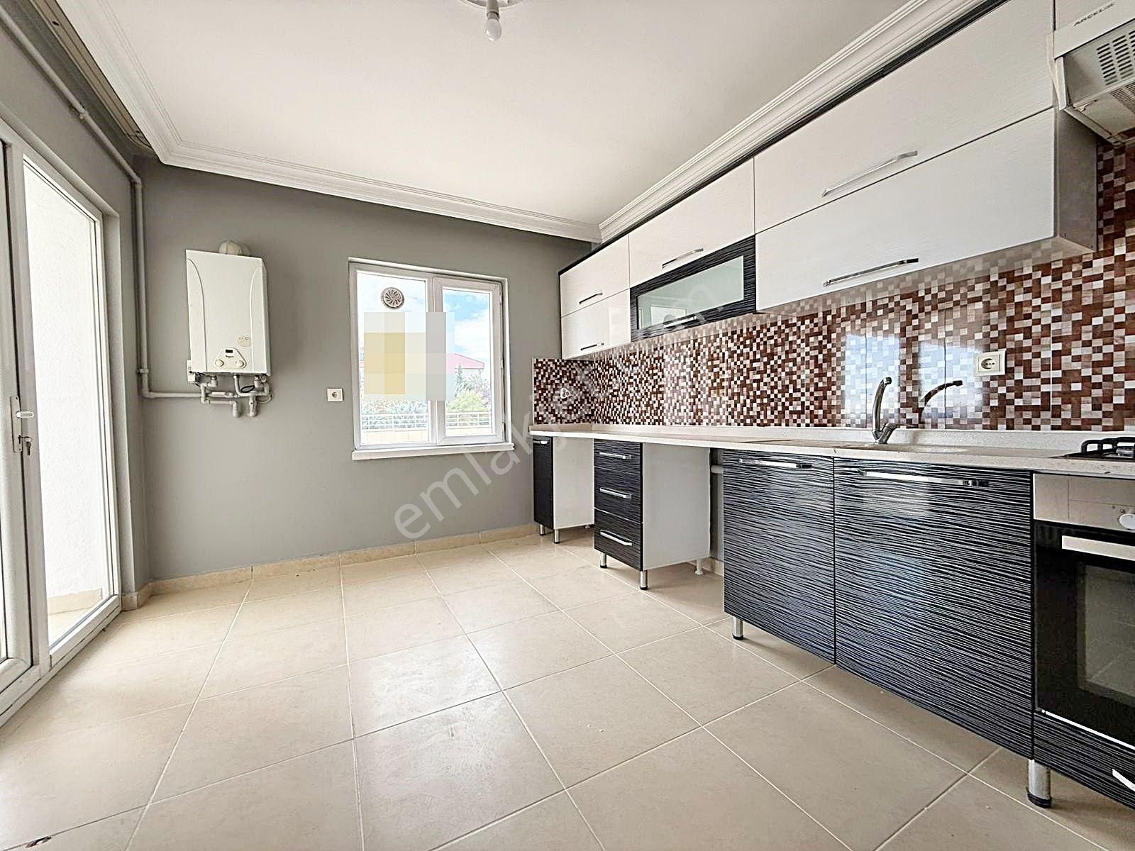 Avcılar'da Ara Katta Site İçerisinde Geniş M2 4+1 Emsalsiz Daire - Görsel 3