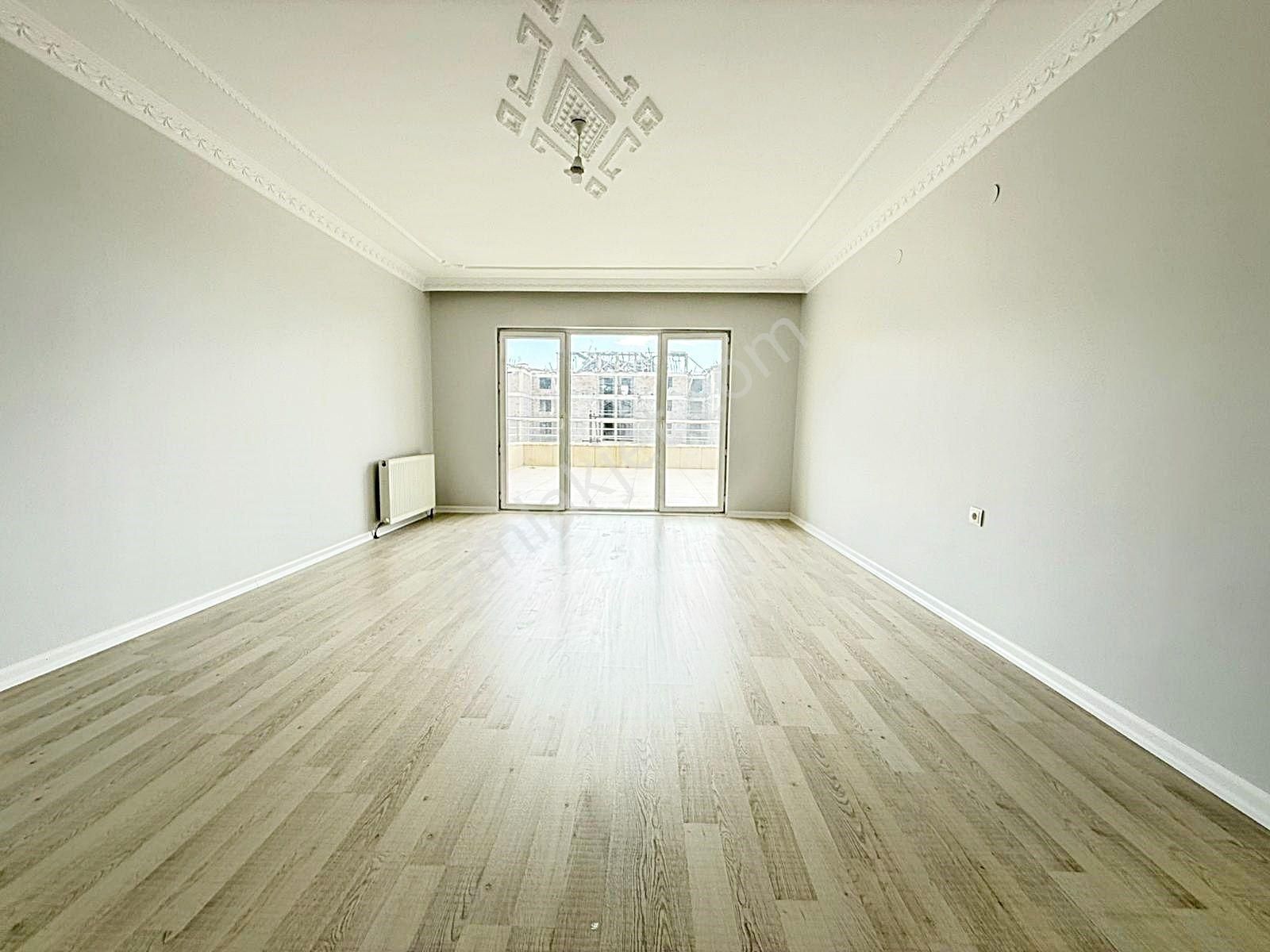 Avcılar'da Ara Katta Site İçerisinde Geniş M2 4+1 Emsalsiz Daire - Görsel 8