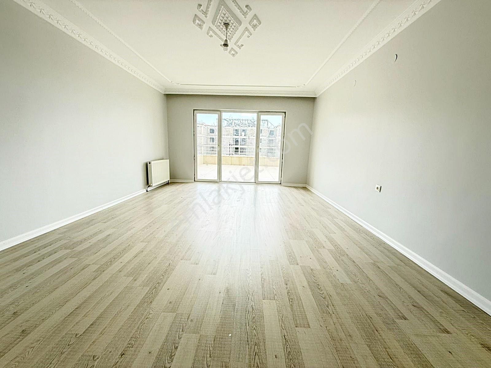 Avcılar'da Ara Katta Site İçerisinde Geniş M2 4+1 Emsalsiz Daire - Görsel 9