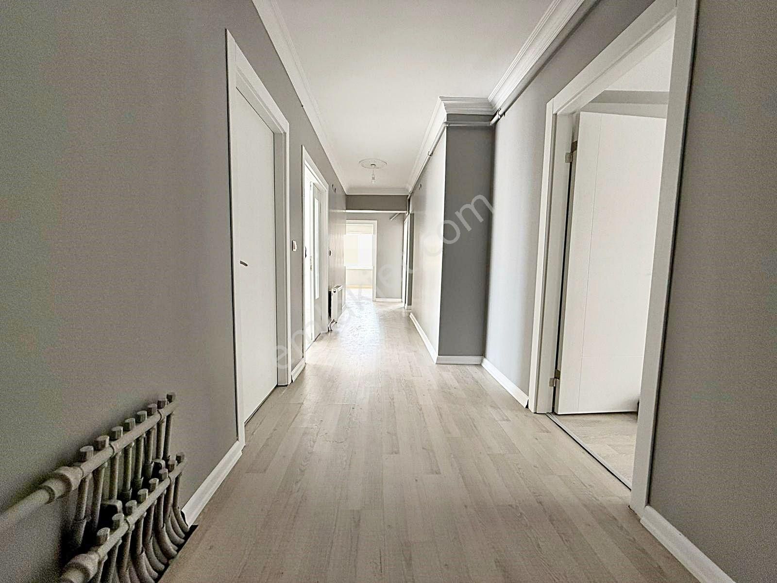 Avcılar'da Ara Katta Site İçerisinde Geniş M2 4+1 Emsalsiz Daire - Görsel 25