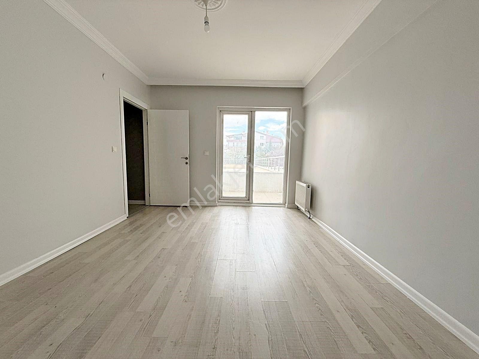 Avcılar'da Ara Katta Site İçerisinde Geniş M2 4+1 Emsalsiz Daire - Görsel 18