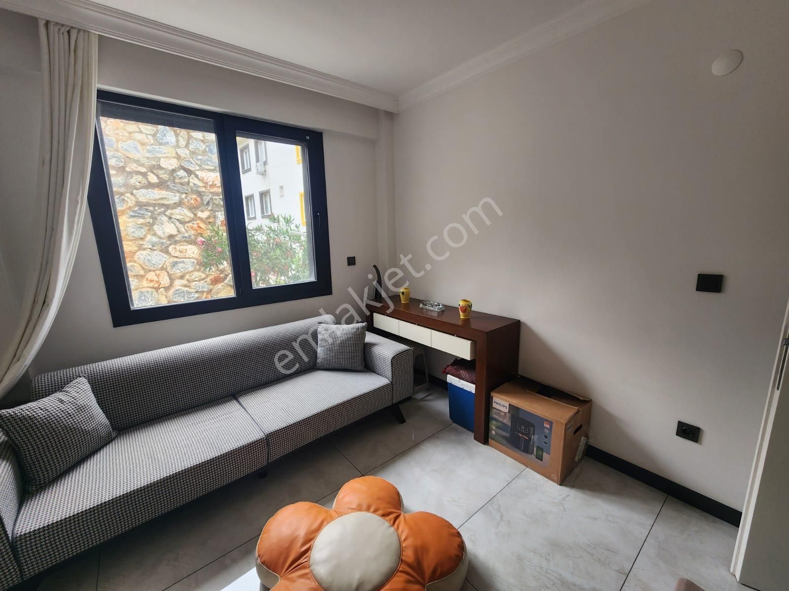 Zirve Gayrimenkul'den Havuzlu Sitede Bahçe Katı Geniş Daire - Görsel 21