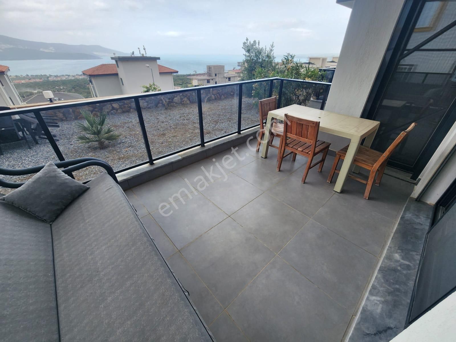 Zirve Gayrimenkul'den Havuzlu Sitede Bahçe Katı Geniş Daire - Görsel 34