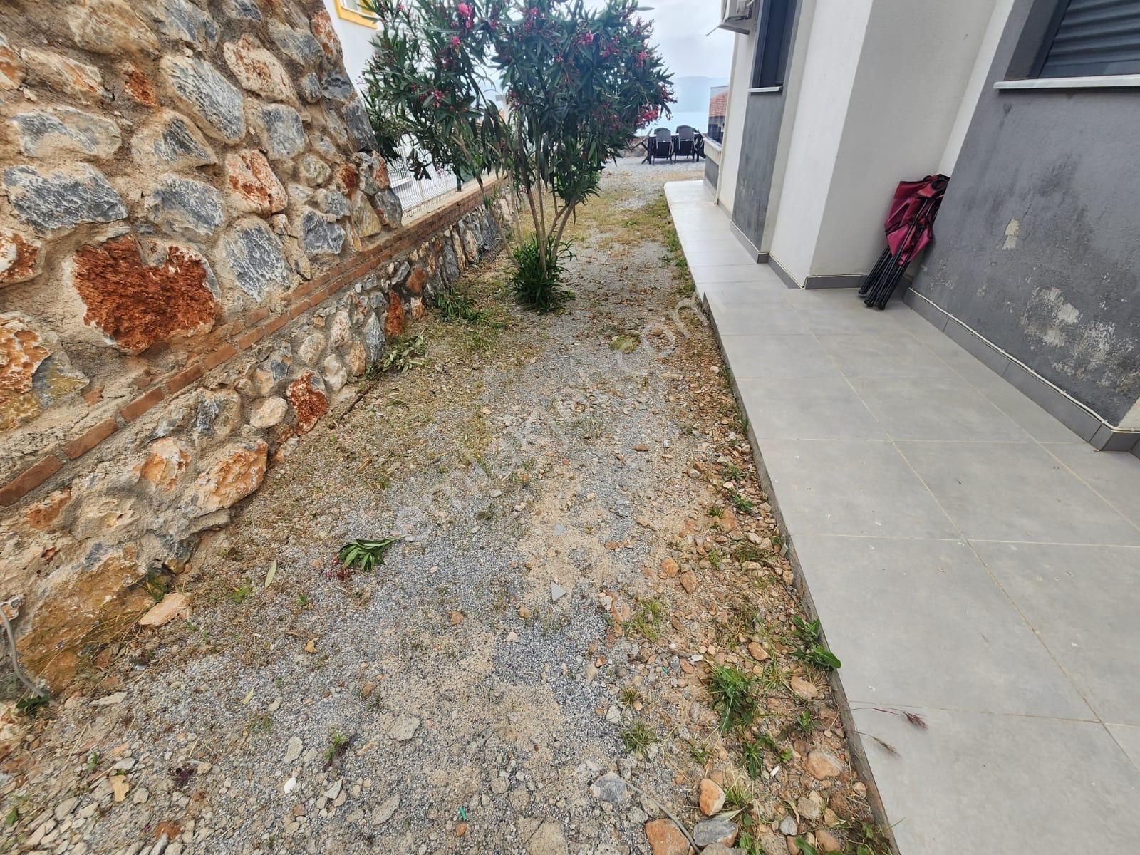 Zirve Gayrimenkul'den Havuzlu Sitede Bahçe Katı Geniş Daire - Görsel 8