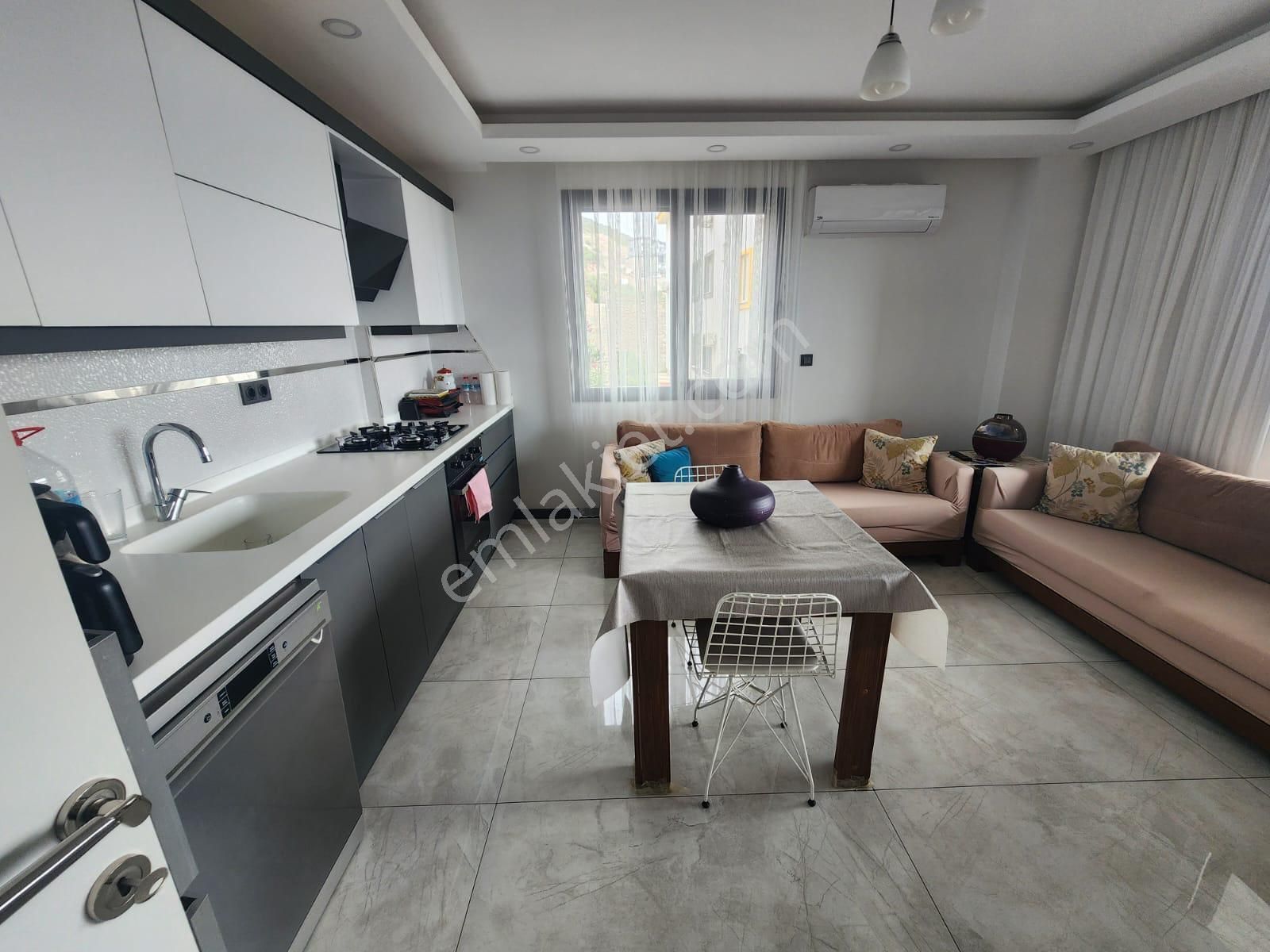 Zirve Gayrimenkul'den Havuzlu Sitede Bahçe Katı Geniş Daire - Görsel 25