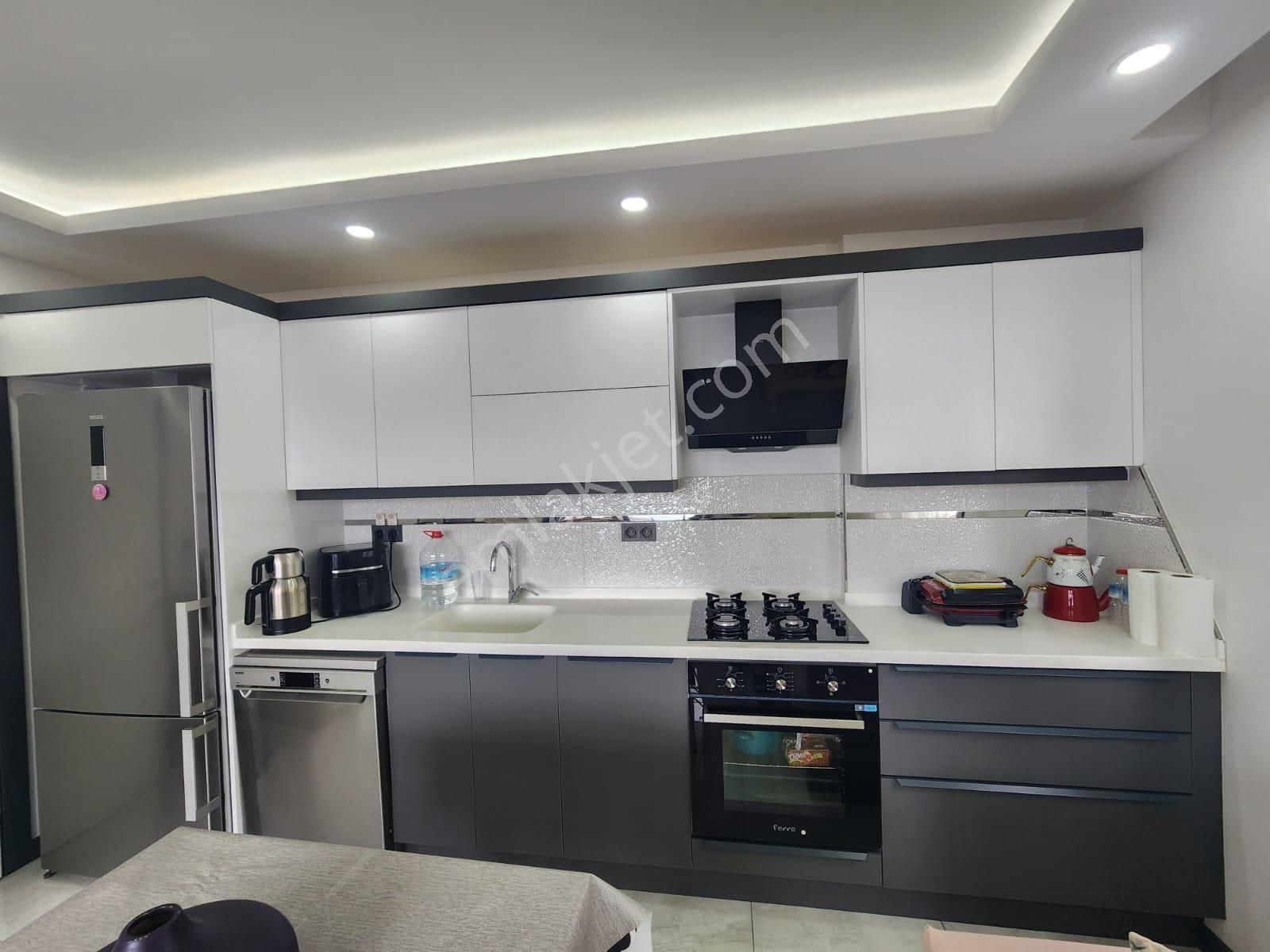 Zirve Gayrimenkul'den Havuzlu Sitede Bahçe Katı Geniş Daire - Görsel 27