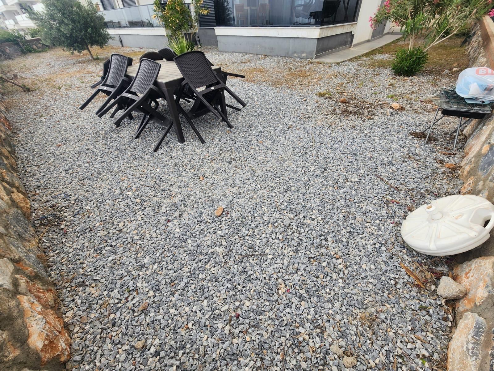 Zirve Gayrimenkul'den Havuzlu Sitede Bahçe Katı Geniş Daire - Görsel 3