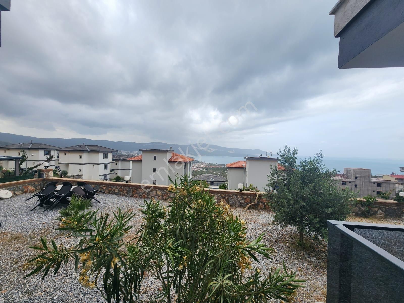 Zirve Gayrimenkul'den Havuzlu Sitede Bahçe Katı Geniş Daire - Görsel 35