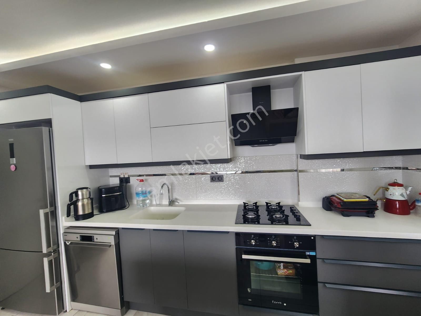 Zirve Gayrimenkul'den Havuzlu Sitede Bahçe Katı Geniş Daire - Görsel 26