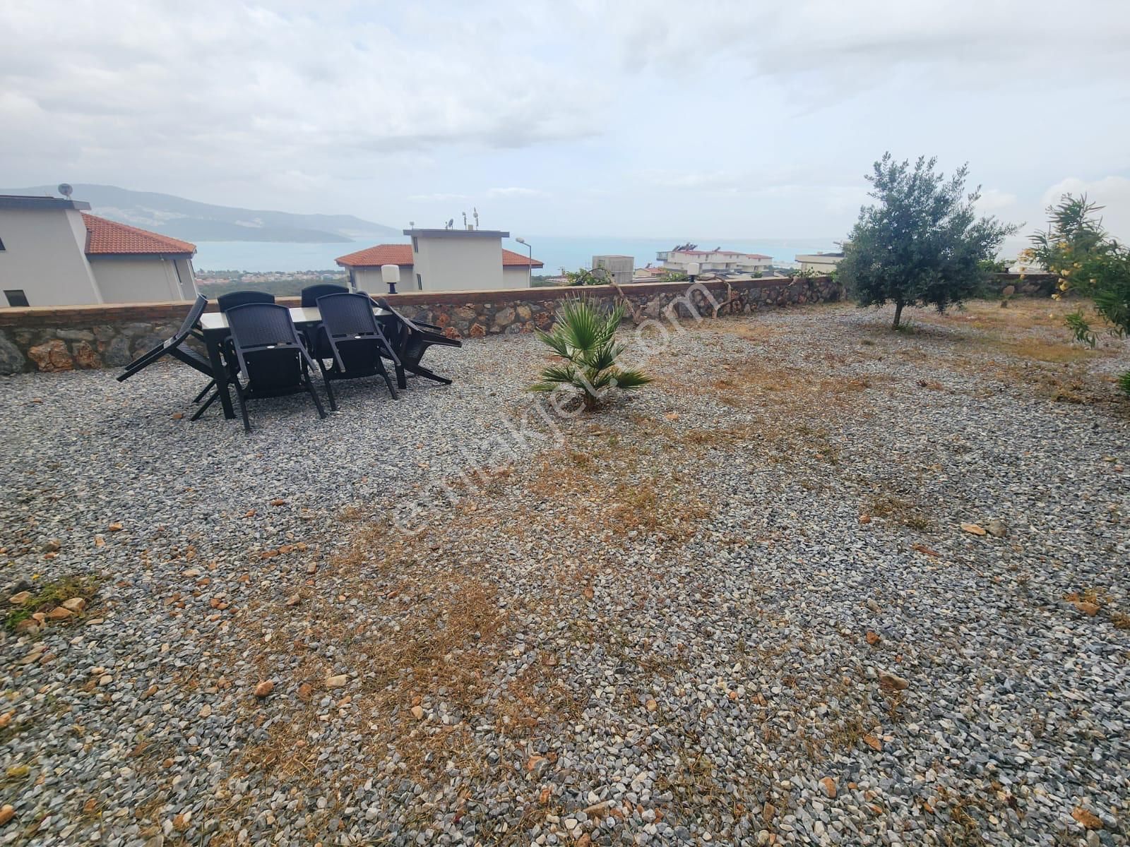 Zirve Gayrimenkul'den Havuzlu Sitede Bahçe Katı Geniş Daire - Görsel 4