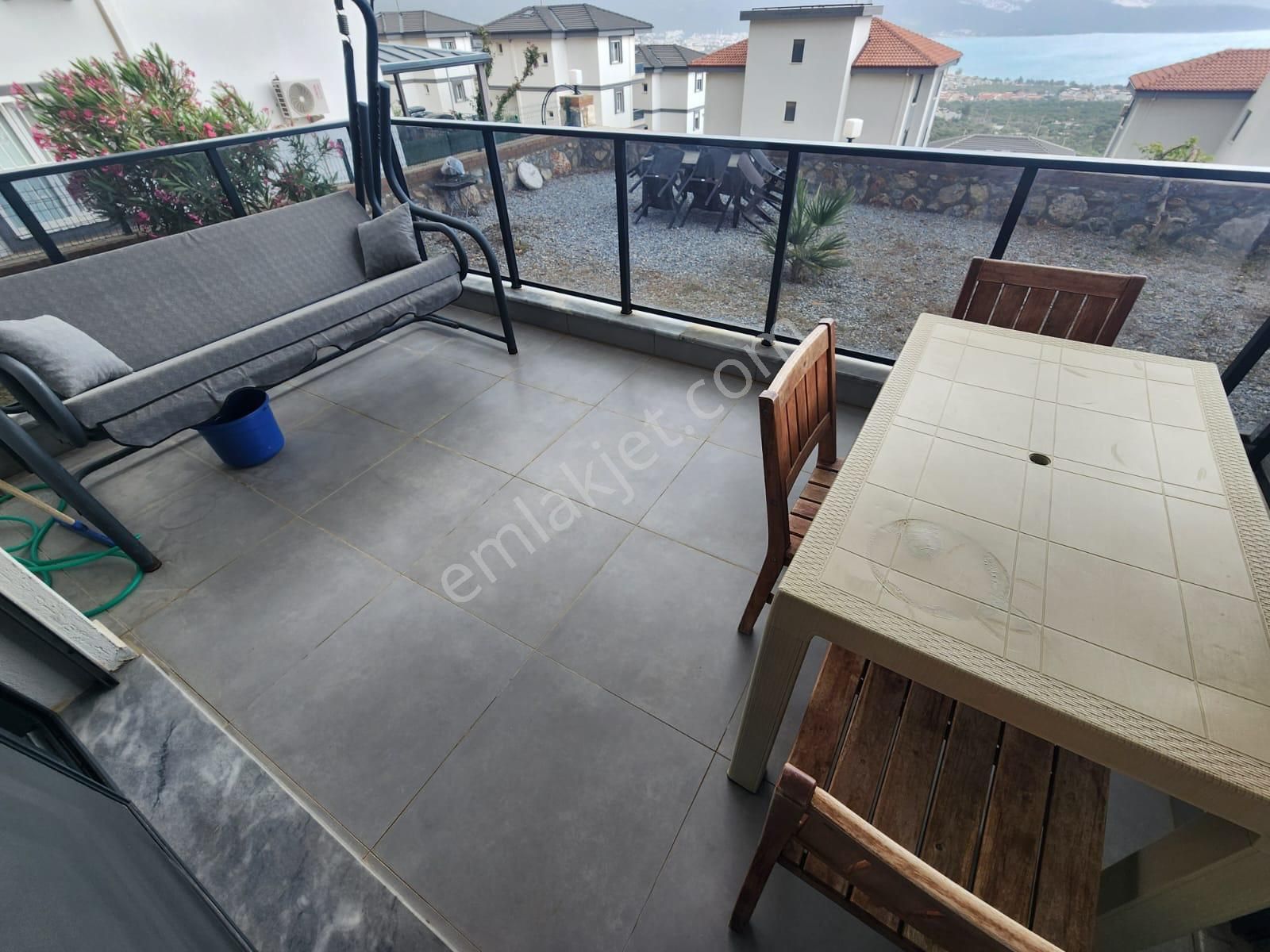 Zirve Gayrimenkul'den Havuzlu Sitede Bahçe Katı Geniş Daire - Görsel 31