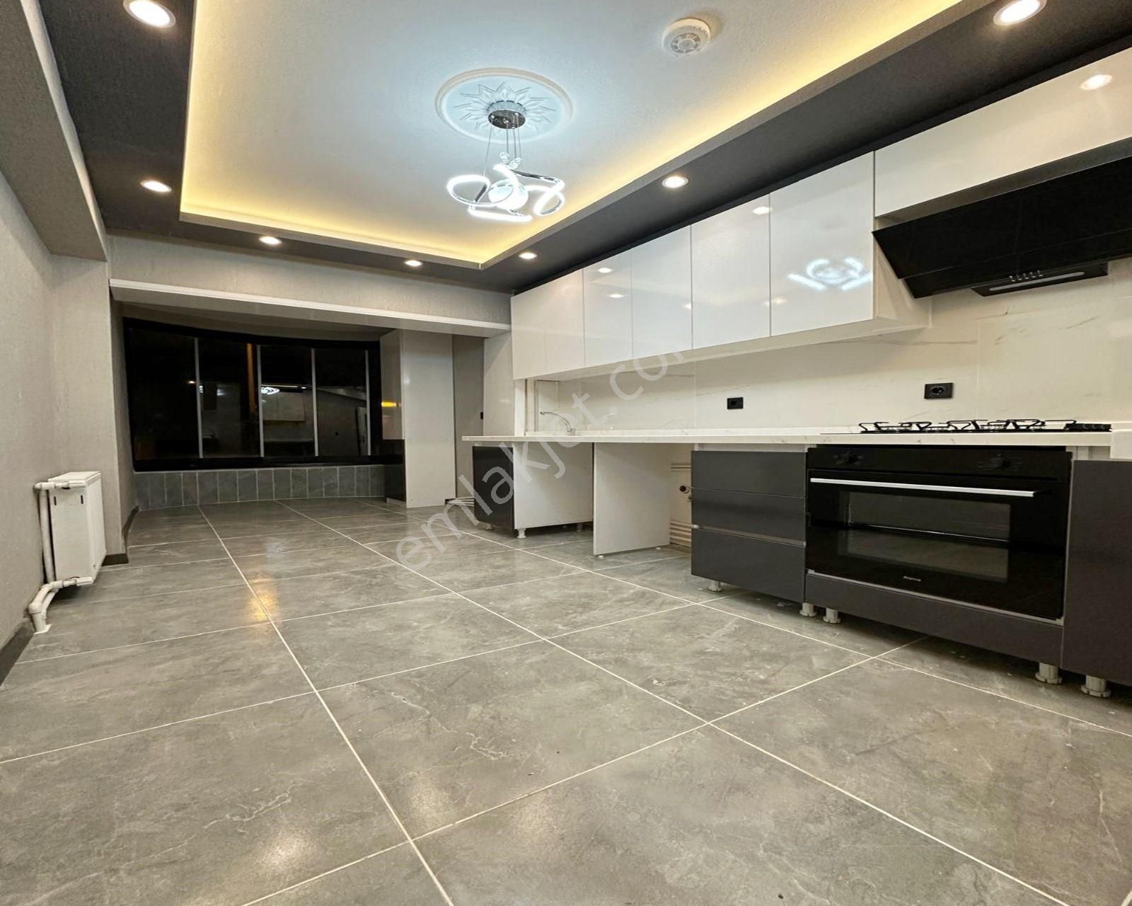 Karakaya Mahallesi'nde Full+full Yapılı 3+1 Daire!