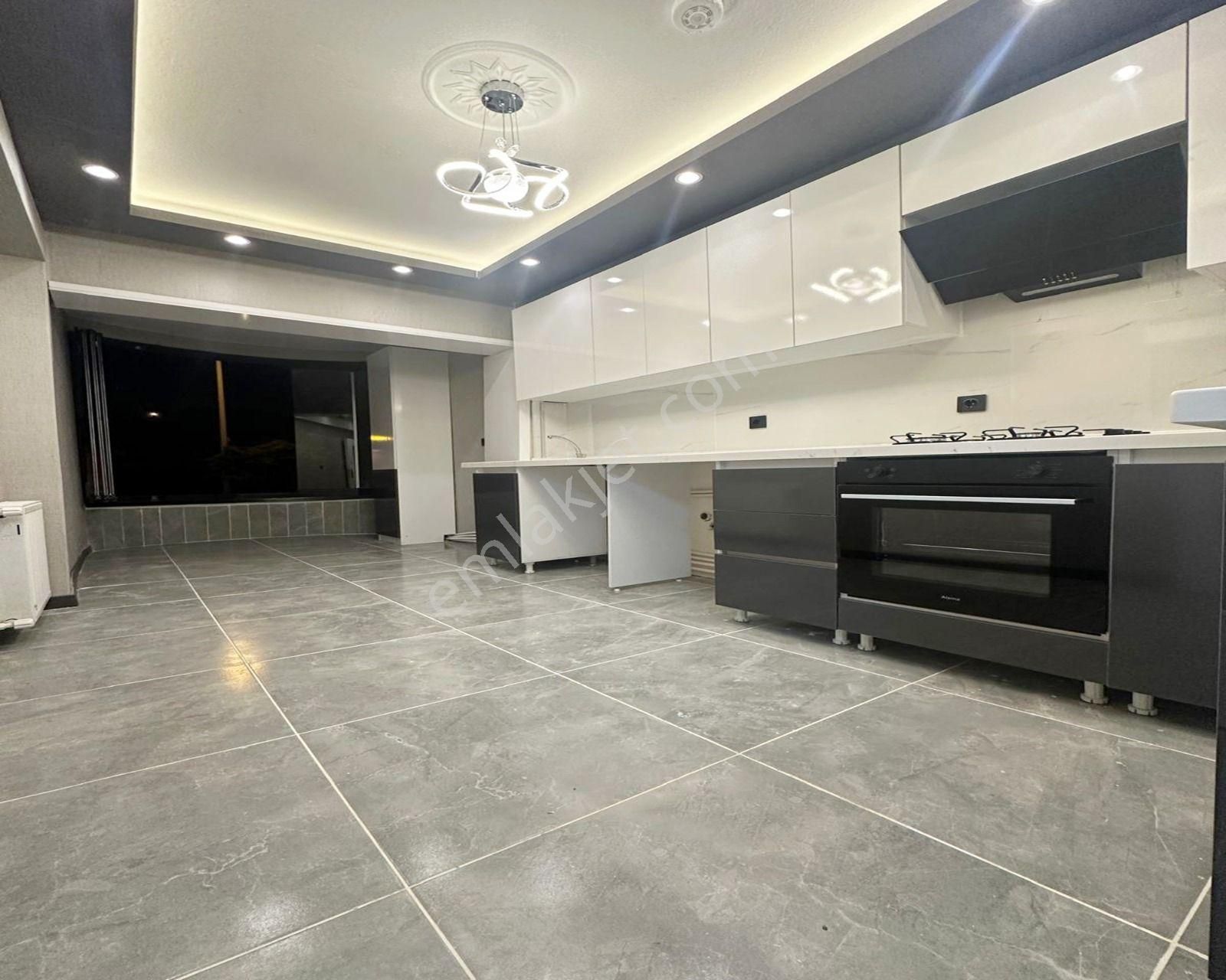 Karakaya Mahallesi'nde Full+full Yapılı 3+1 Daire! - Görsel 5