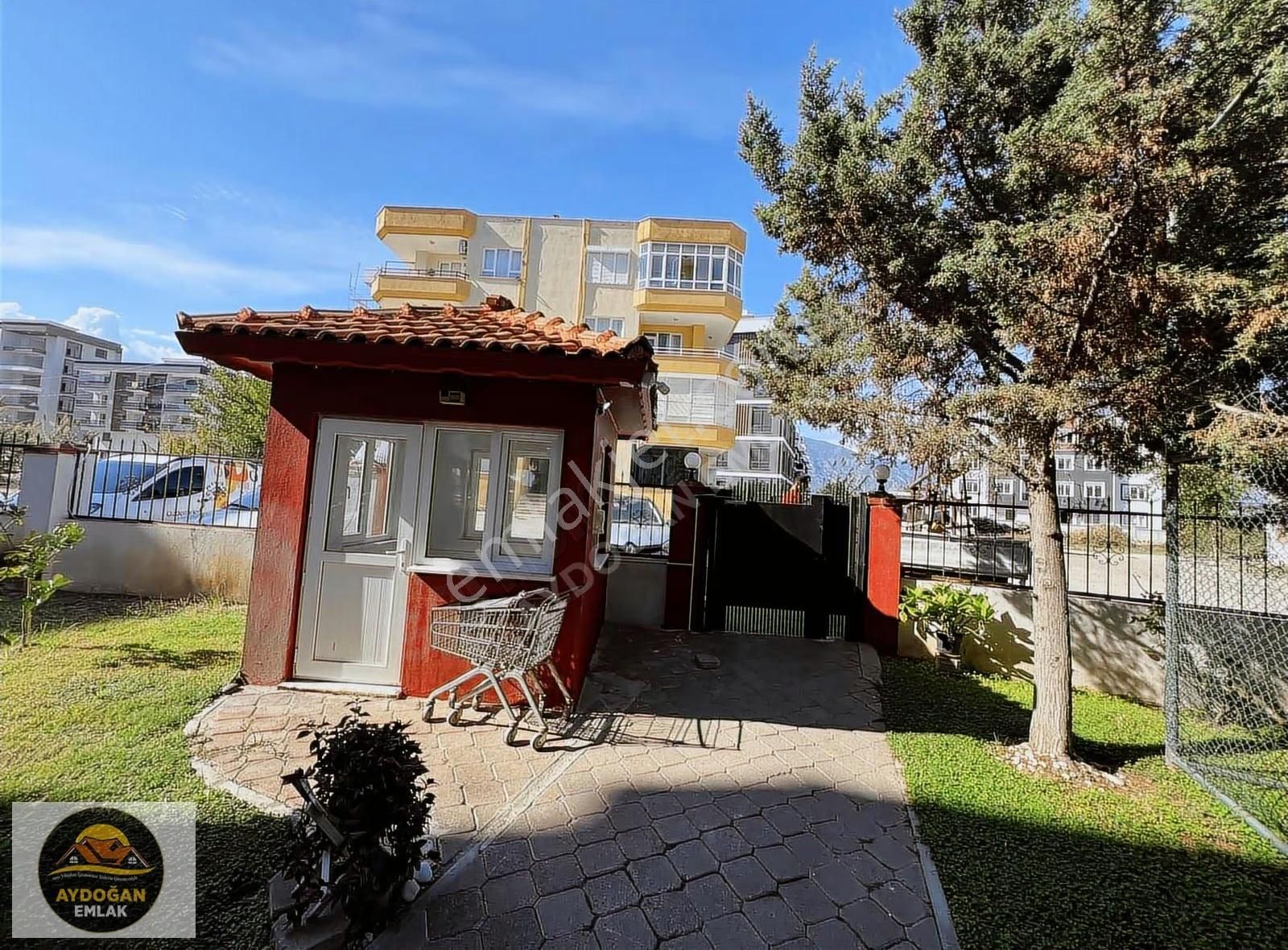 Aydoğan Emlaktan Denize Sıfır Geniş 3+1 Daire-havuzlu Site