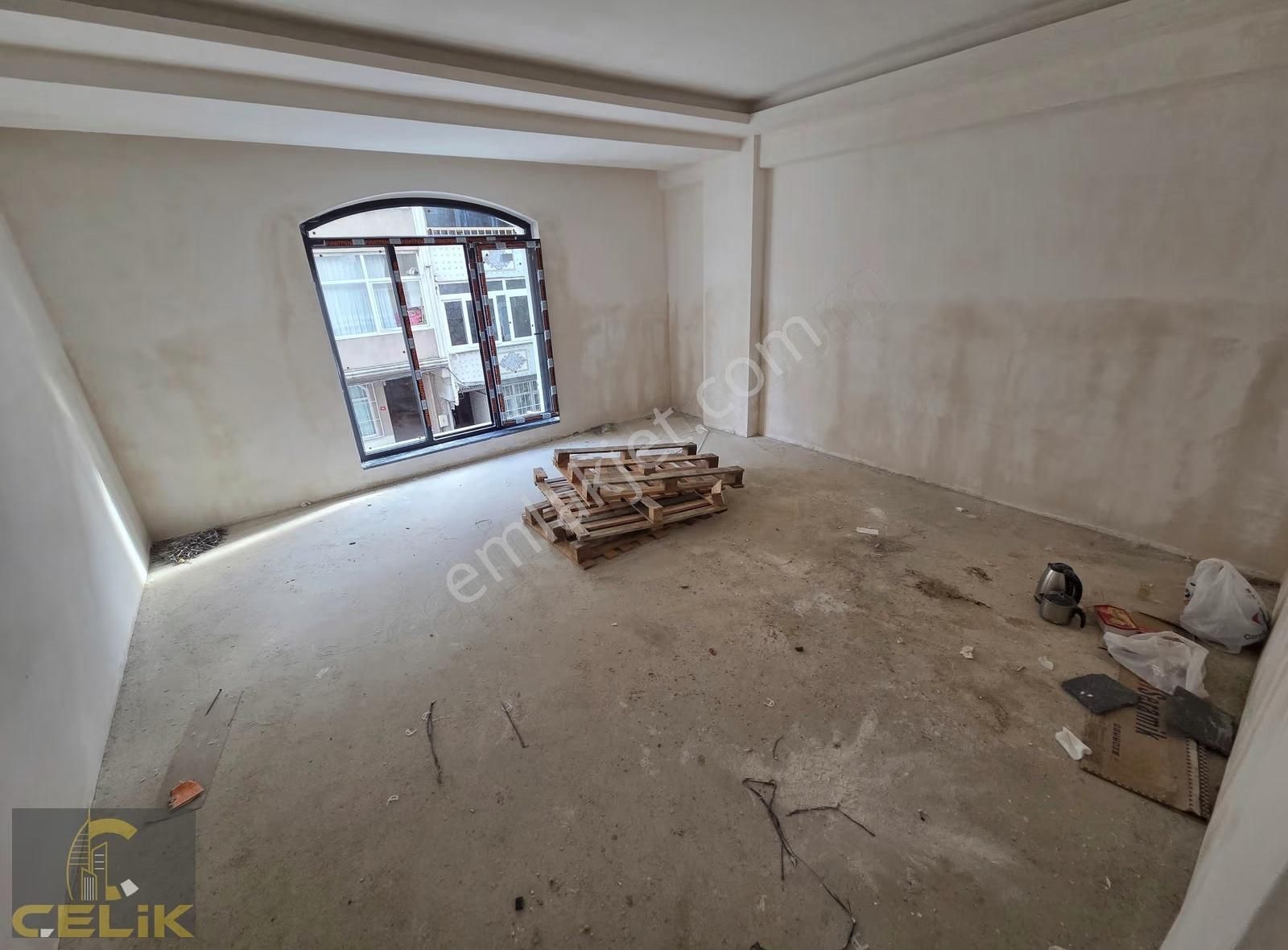Cevatpaşada 3+1 128 M2 Ferah Arakat Daire