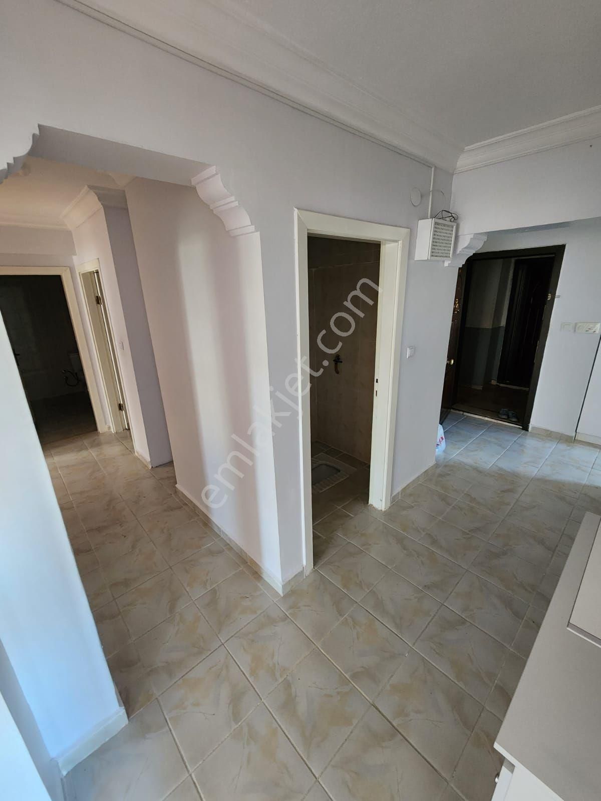 Gül Emlaktan Karapürçek Caddesi Üzerinde 3+1 Kat Konumunda Kot Daire - Görsel 23