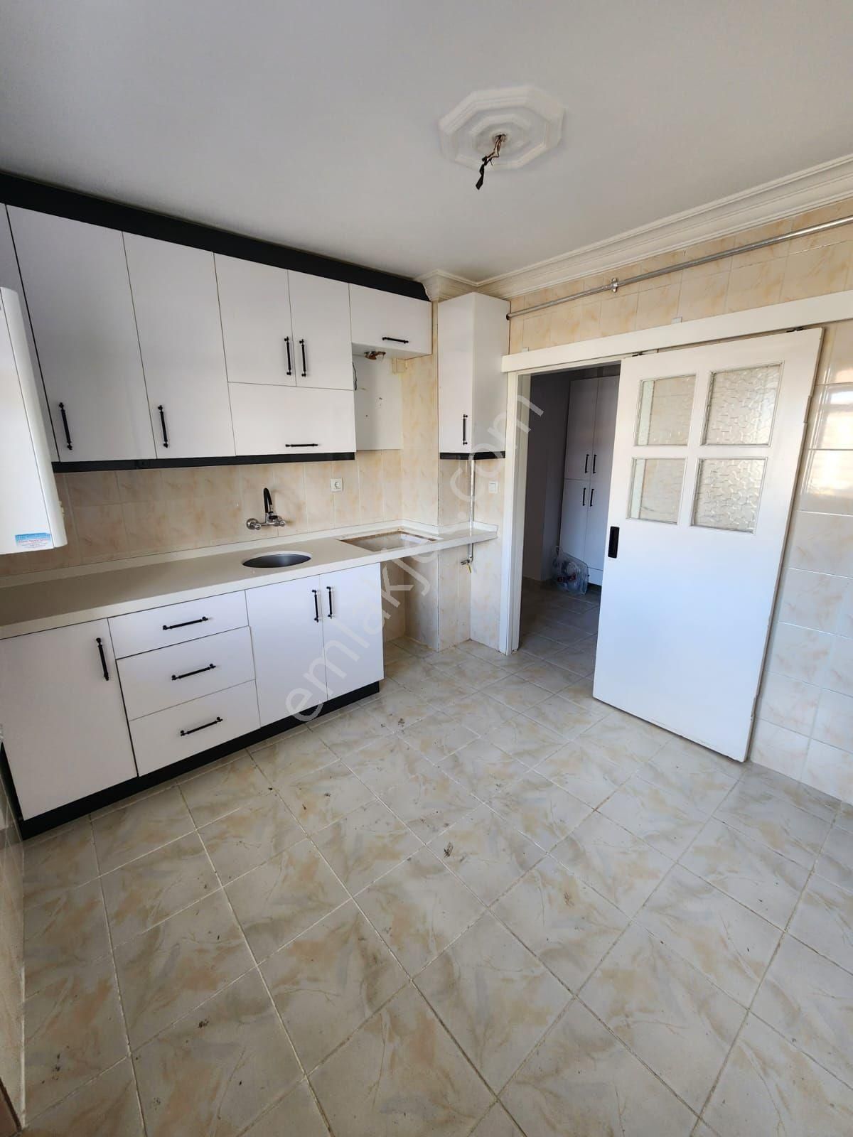 Gül Emlaktan Karapürçek Caddesi Üzerinde 3+1 Kat Konumunda Kot Daire - Görsel 10