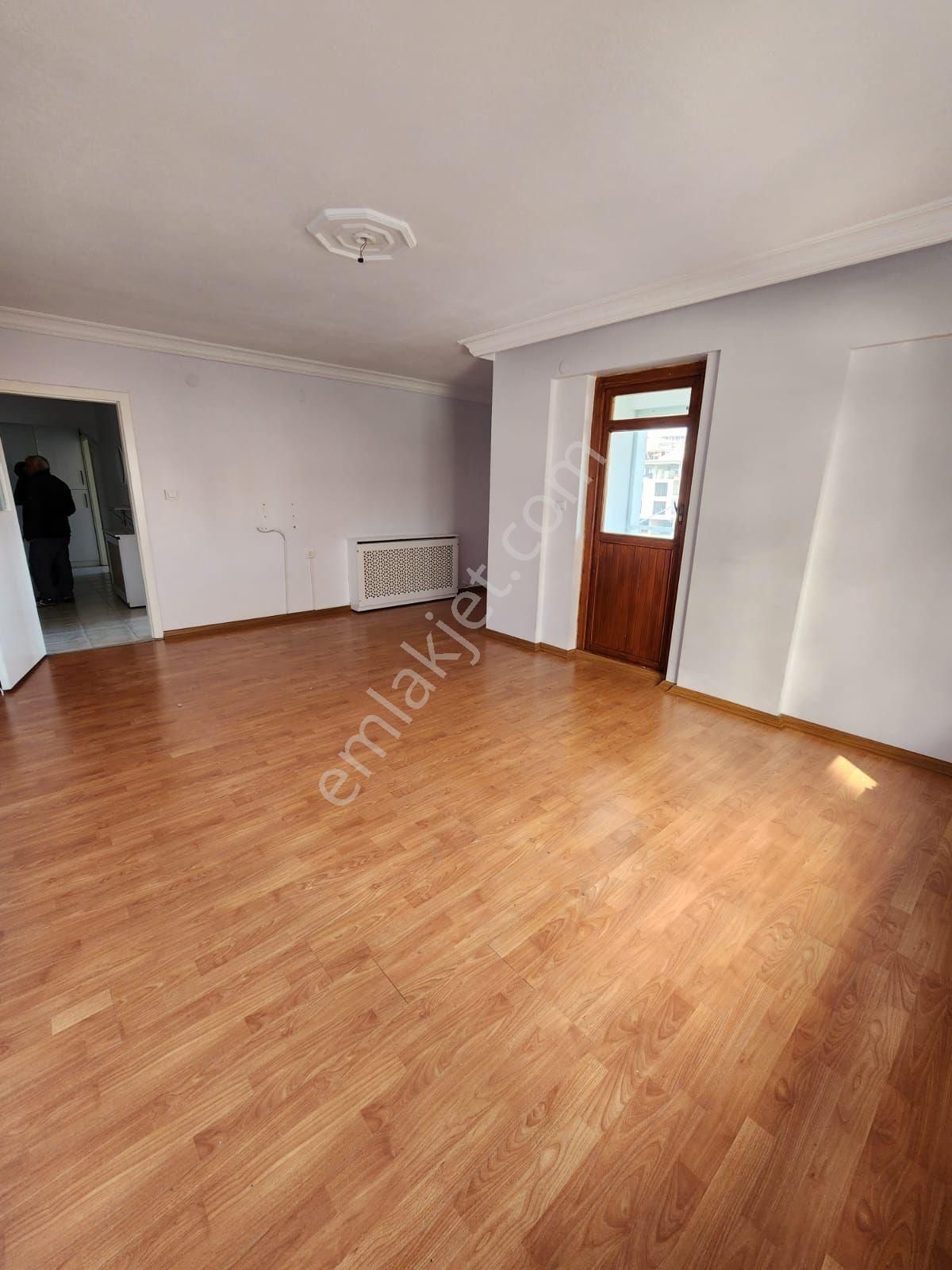 Gül Emlaktan Karapürçek Caddesi Üzerinde 3+1 Kat Konumunda Kot Daire - Görsel 15