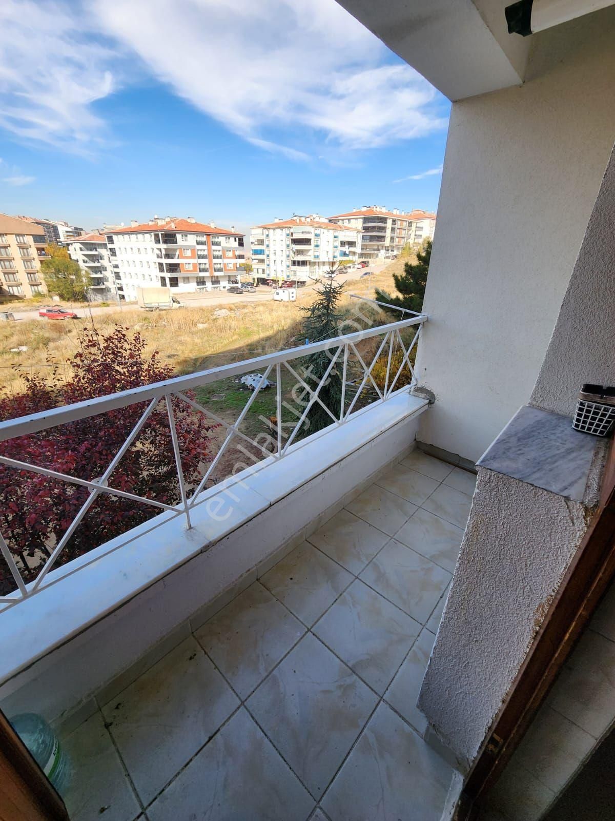 Gül Emlaktan Karapürçek Caddesi Üzerinde 3+1 Kat Konumunda Kot Daire - Görsel 32