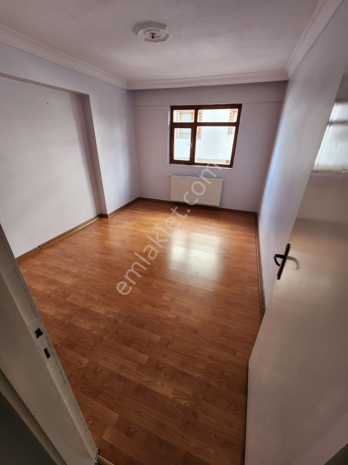 Gül Emlaktan Karapürçek Caddesi Üzerinde 3+1 Kat Konumunda Kot Daire - Görsel 24