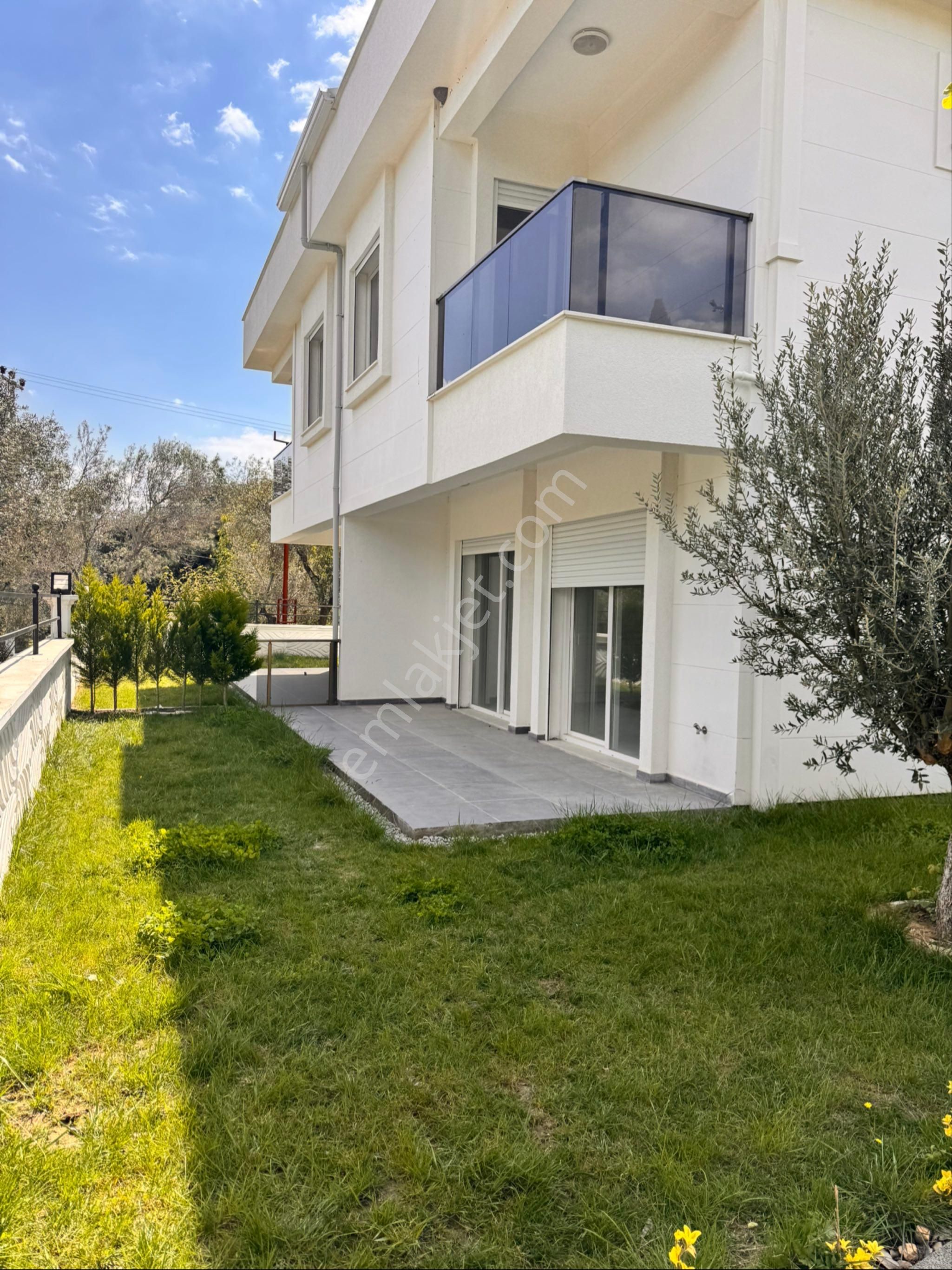 ༺✮•°◤ 𝙔𝘼𝙆𝘼𝙈𝙊𝙕 𝙀𝙈𝙇𝘼𝙆 ◥°•✮༻güre De Yeşillikler Arasında Satılık Müstakil