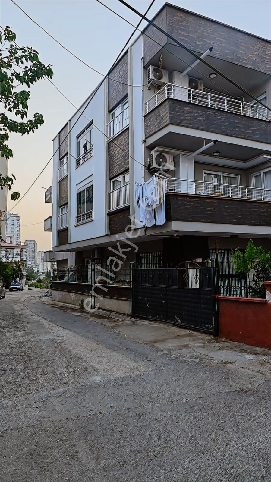 Satılık 3 Katlı Müsatakil Bina Muhteşem Konumda Full Yapılı