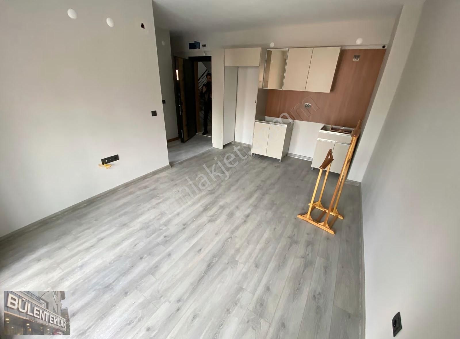 Antares Yakını Sıfır Binada 1+1 Balkonlu Orta Kat Ön Cephe - Görsel 5