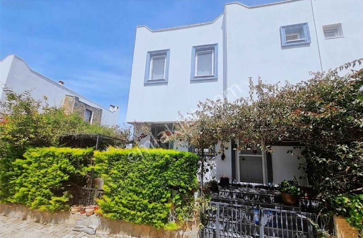 Milas Boğaziçi'nde Deniz Manzaralı 3+1 Dubleks Acil Satılık - Görsel 3