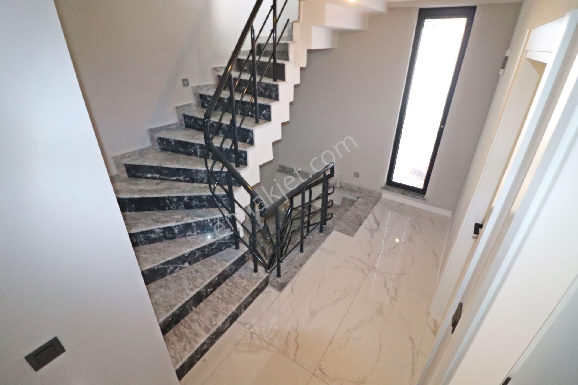 Irmaksudan Güre De Deniz Ve Doğa Manzaralı Bahçe Kullanımlı 3+1 Villa - Görsel 9